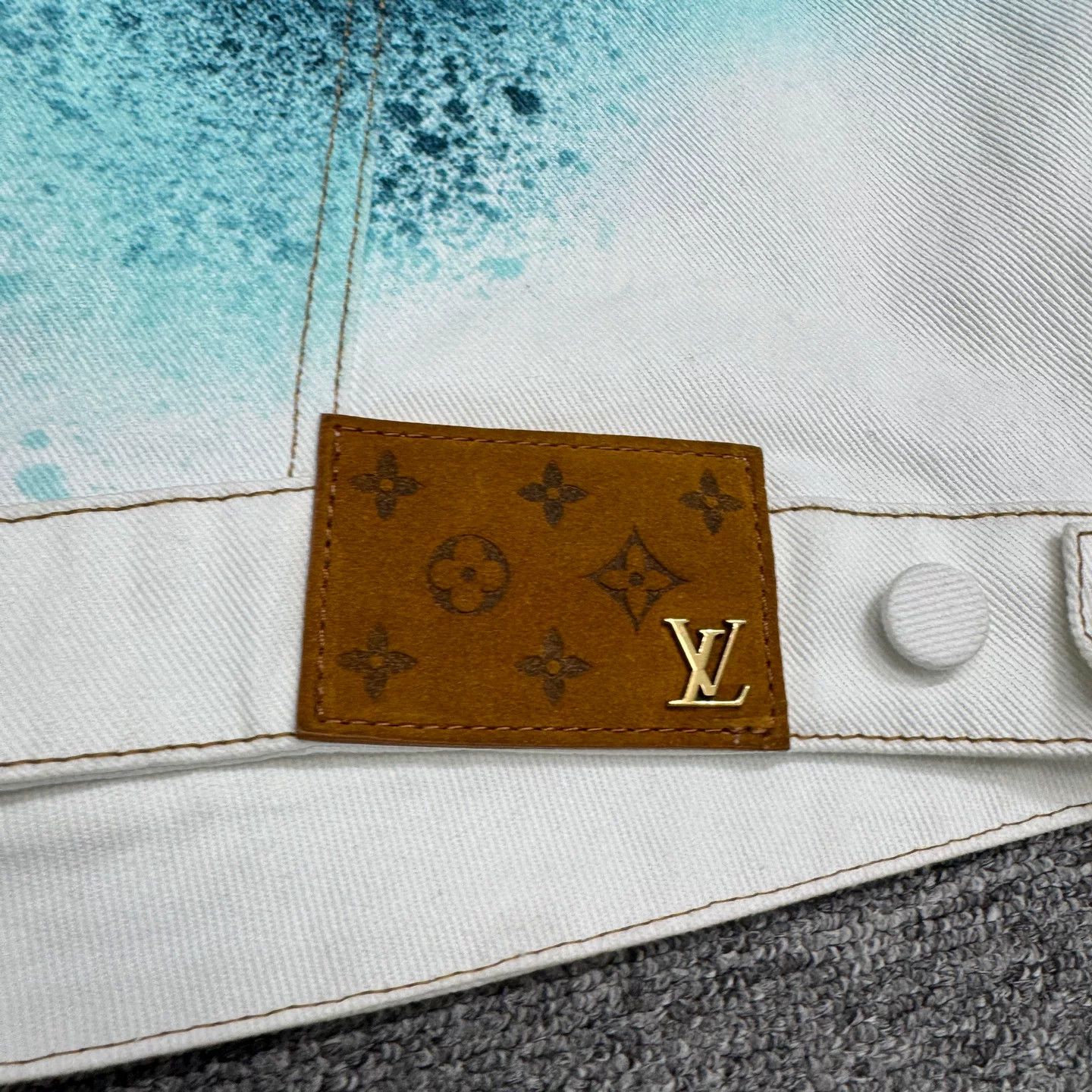 Louis Vuitton Louis Vuitton Splash Print Denim Jacket Size M Size US M / EU 48-50 / 2 - 7 Thumbnail