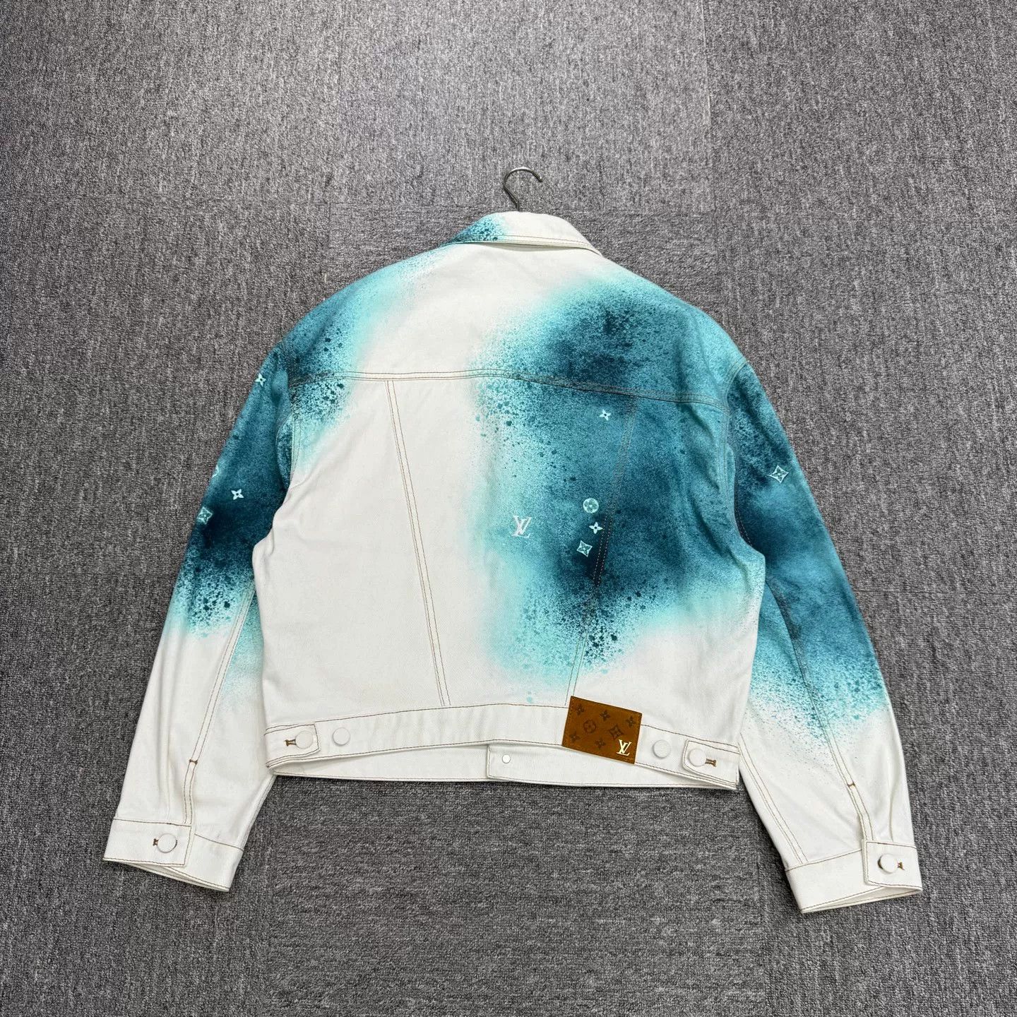 Louis Vuitton Louis Vuitton Splash Print Denim Jacket Size M Size US M / EU 48-50 / 2 - 6 Thumbnail