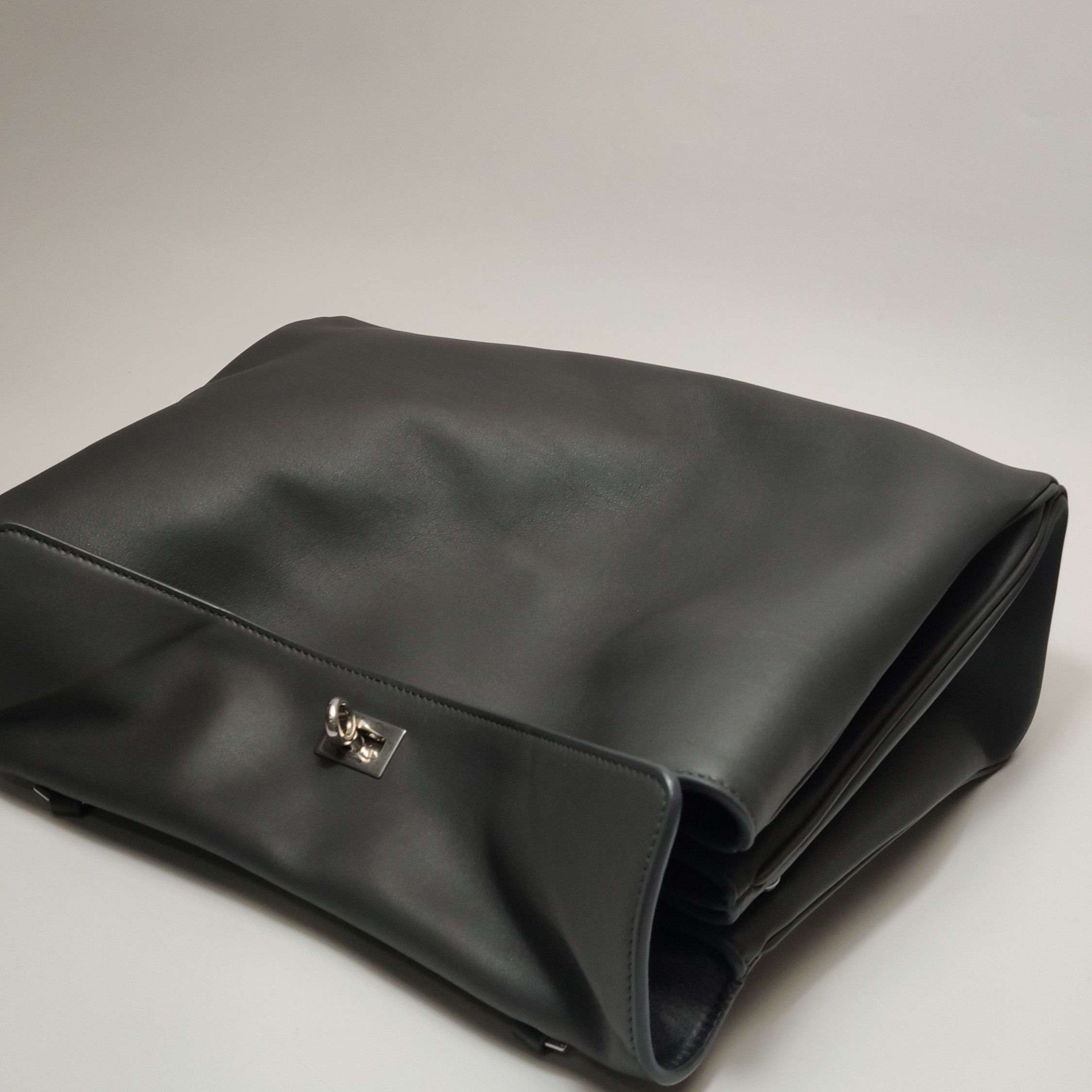 Balenciaga Balenciaga Women os Shoulder Bags Size ONE SIZE - 22 Thumbnail