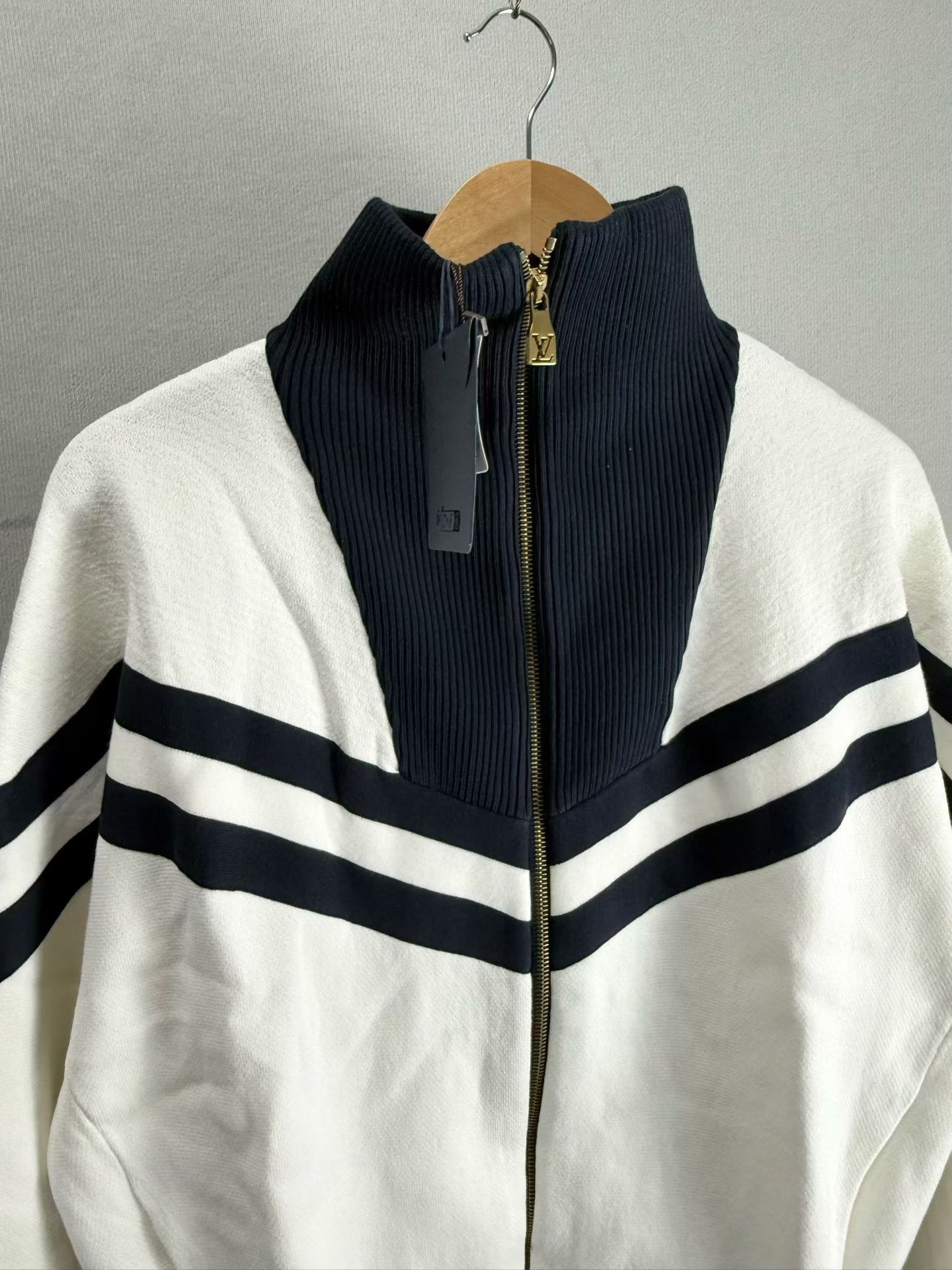 Louis Vuitton Louis Vuitton Striped Knit Zip Jacket Size L Size US L / EU 52-54 / 3 - 3 Thumbnail