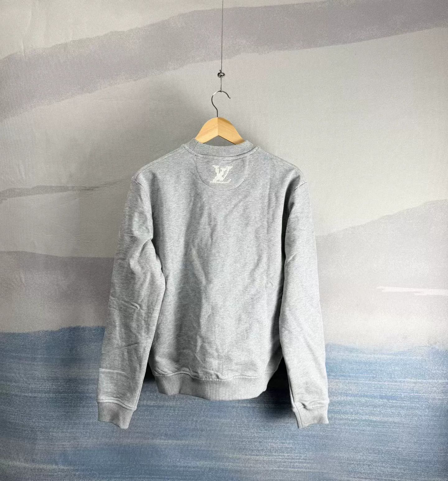 Louis Vuitton Louis Vuitton Logo Embroidered Sweatshirt Size M Size US M / EU 48-50 / 2 - 4 Thumbnail