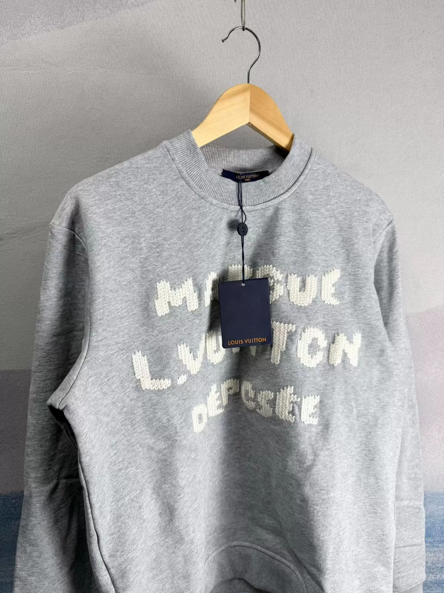 Louis Vuitton Louis Vuitton Logo Embroidered Sweatshirt Size M Size US M / EU 48-50 / 2 - 3 Thumbnail