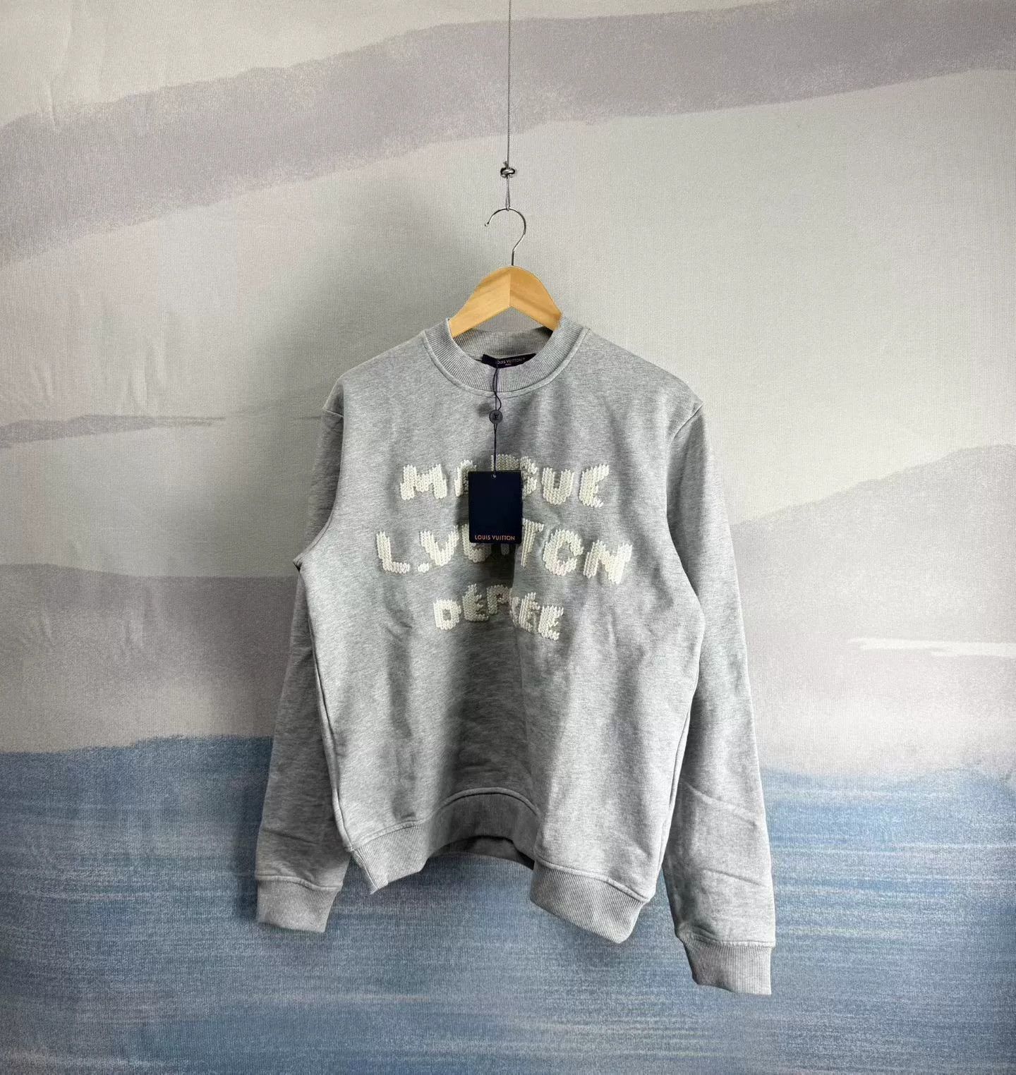 Louis Vuitton Louis Vuitton Logo Embroidered Sweatshirt Size M Size US M / EU 48-50 / 2 - 2 Thumbnail