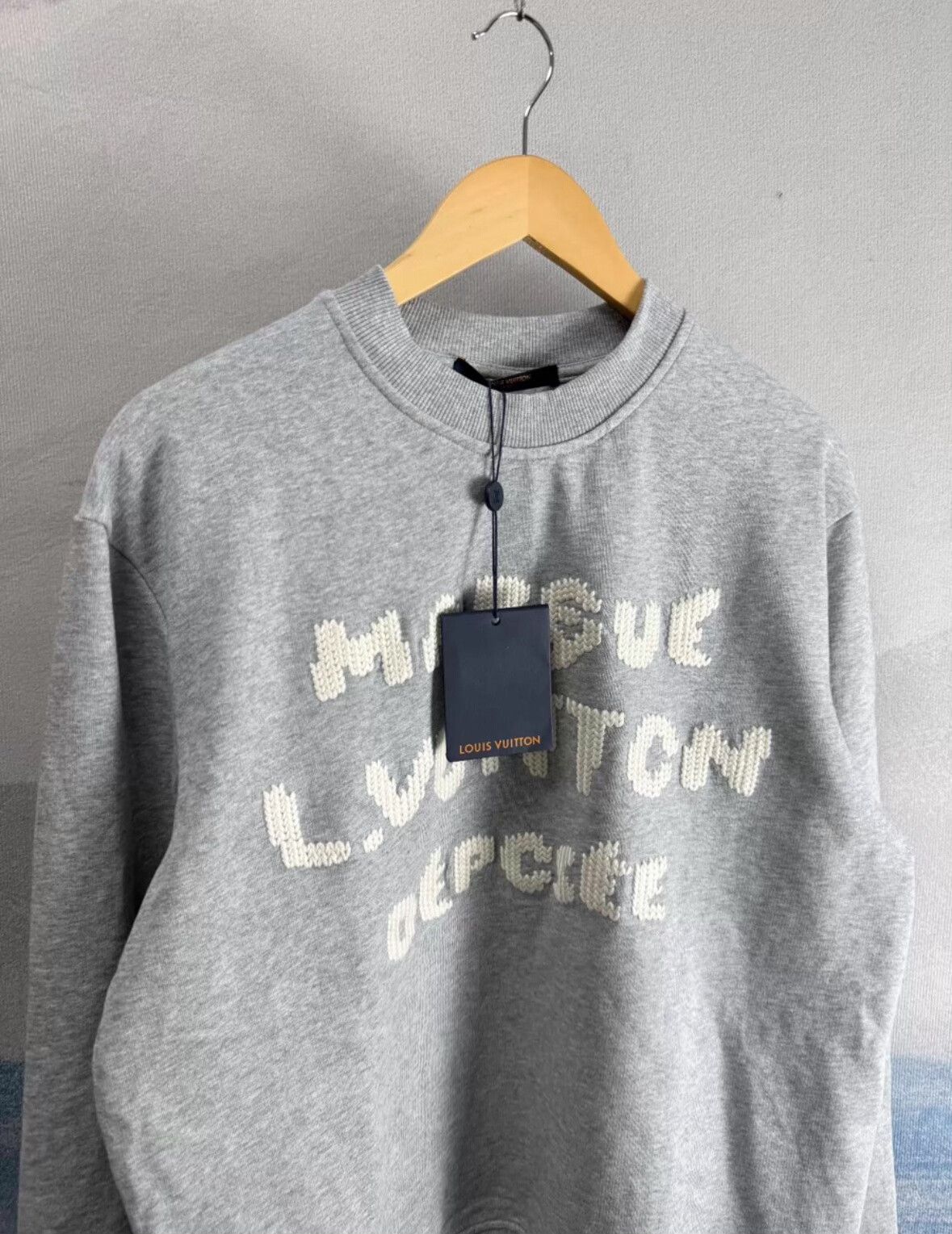 Louis Vuitton Louis Vuitton Logo Embroidered Sweatshirt Size L Size US L / EU 52-54 / 3 - 3 Thumbnail