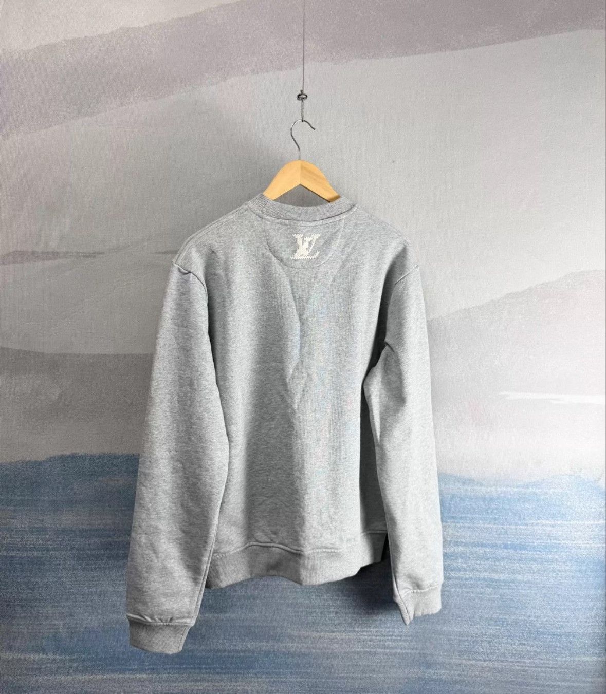 Louis Vuitton Louis Vuitton Logo Embroidered Sweatshirt Size L Size US L / EU 52-54 / 3 - 4 Thumbnail