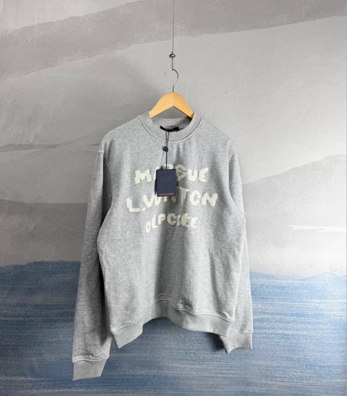 Louis Vuitton Louis Vuitton Logo Embroidered Sweatshirt Size L Size US L / EU 52-54 / 3 - 2 Thumbnail