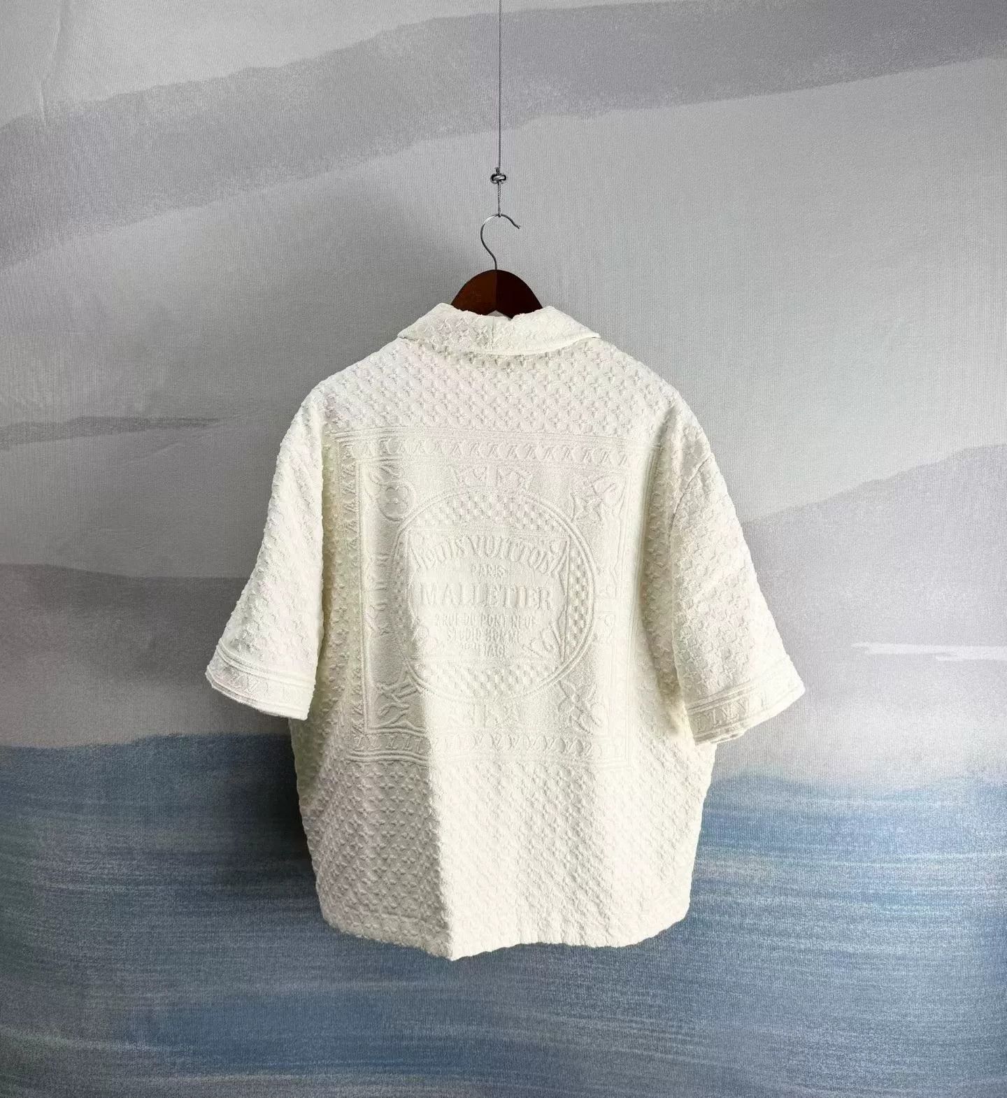 Louis Vuitton Louis Vuitton Monogram Embossed Toweling Shirt Size XL Size US XL / EU 56 / 4 - 4 Thumbnail