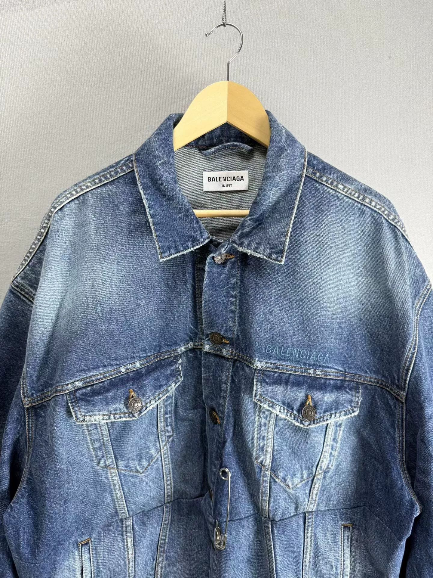 Balenciaga Balenciaga Logo Pin Denim Jacket Size M Size US M / EU 48-50 / 2 - 3 Thumbnail