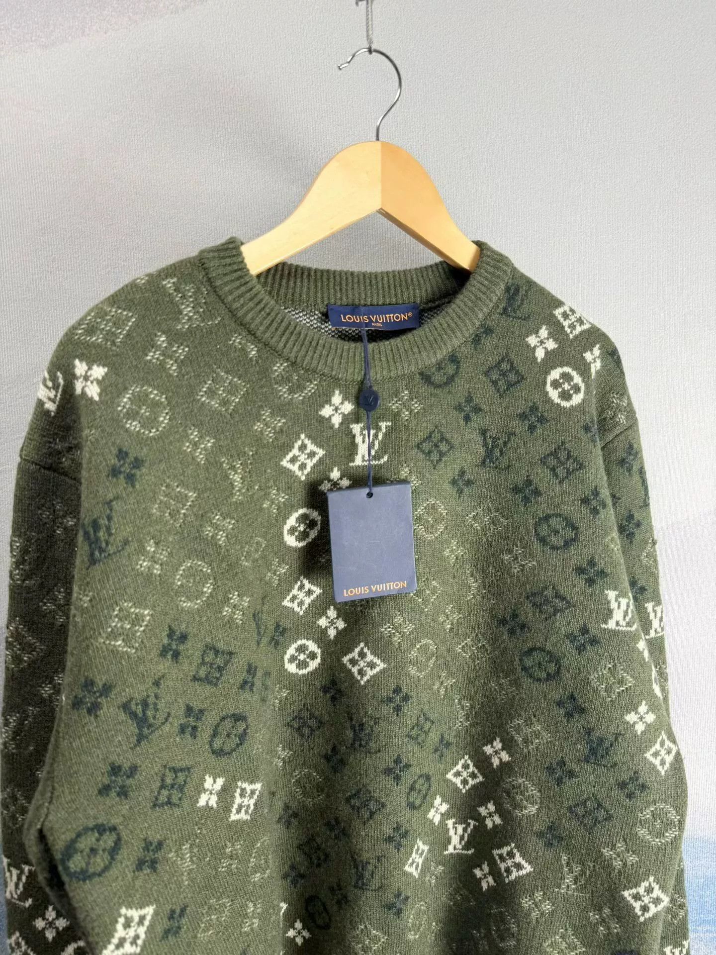 Louis Vuitton Louis Vuitton Monogram Gradient Sweater Size XL Size US XL / EU 56 / 4 - 3 Thumbnail