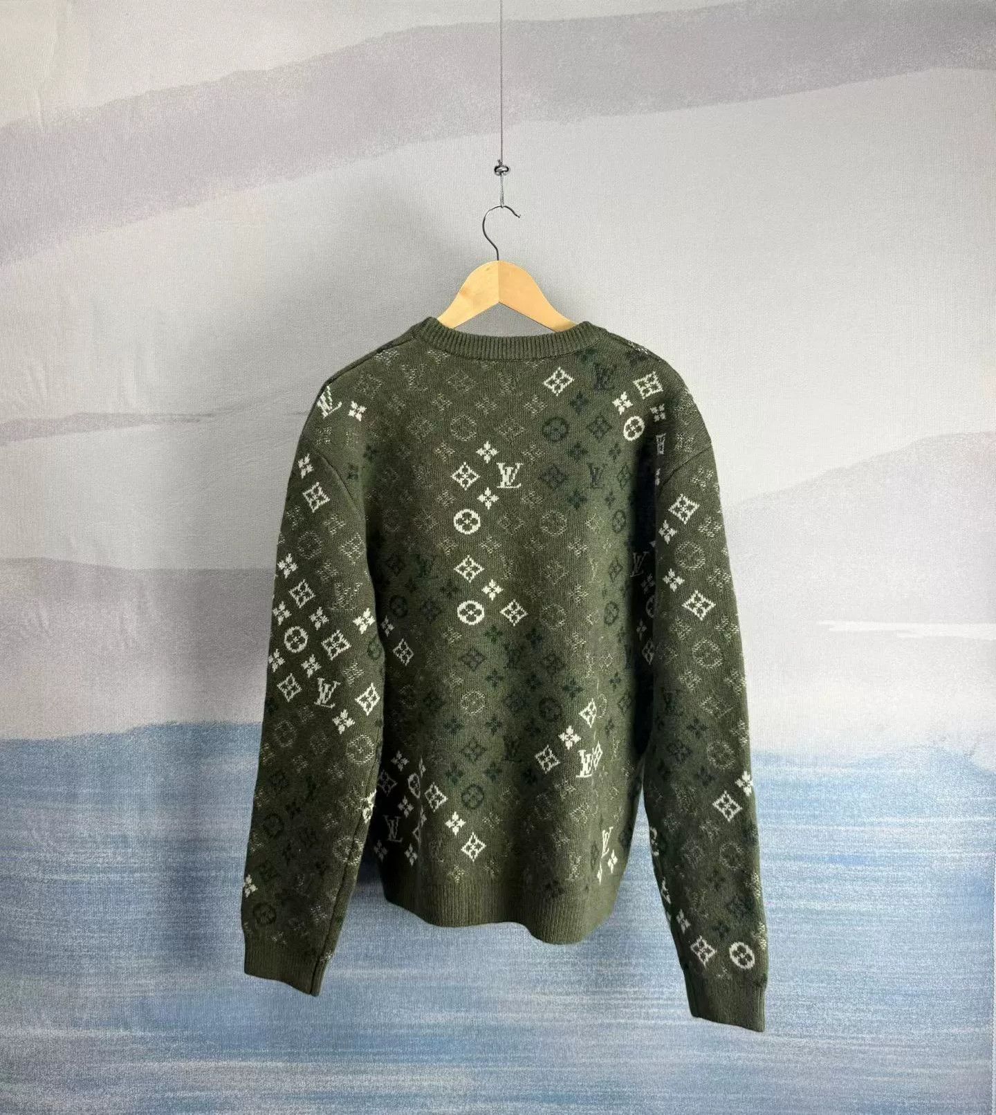 Louis Vuitton Louis Vuitton Monogram Gradient Sweater Size XL Size US XL / EU 56 / 4 - 4 Thumbnail