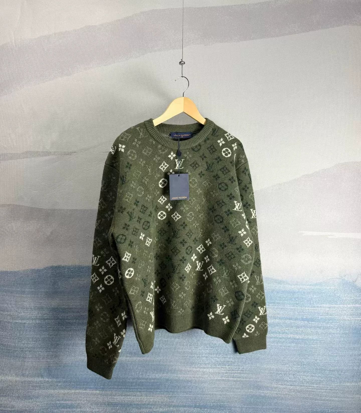 Louis Vuitton Louis Vuitton Monogram Gradient Sweater Size XL Size US XL / EU 56 / 4 - 2 Thumbnail