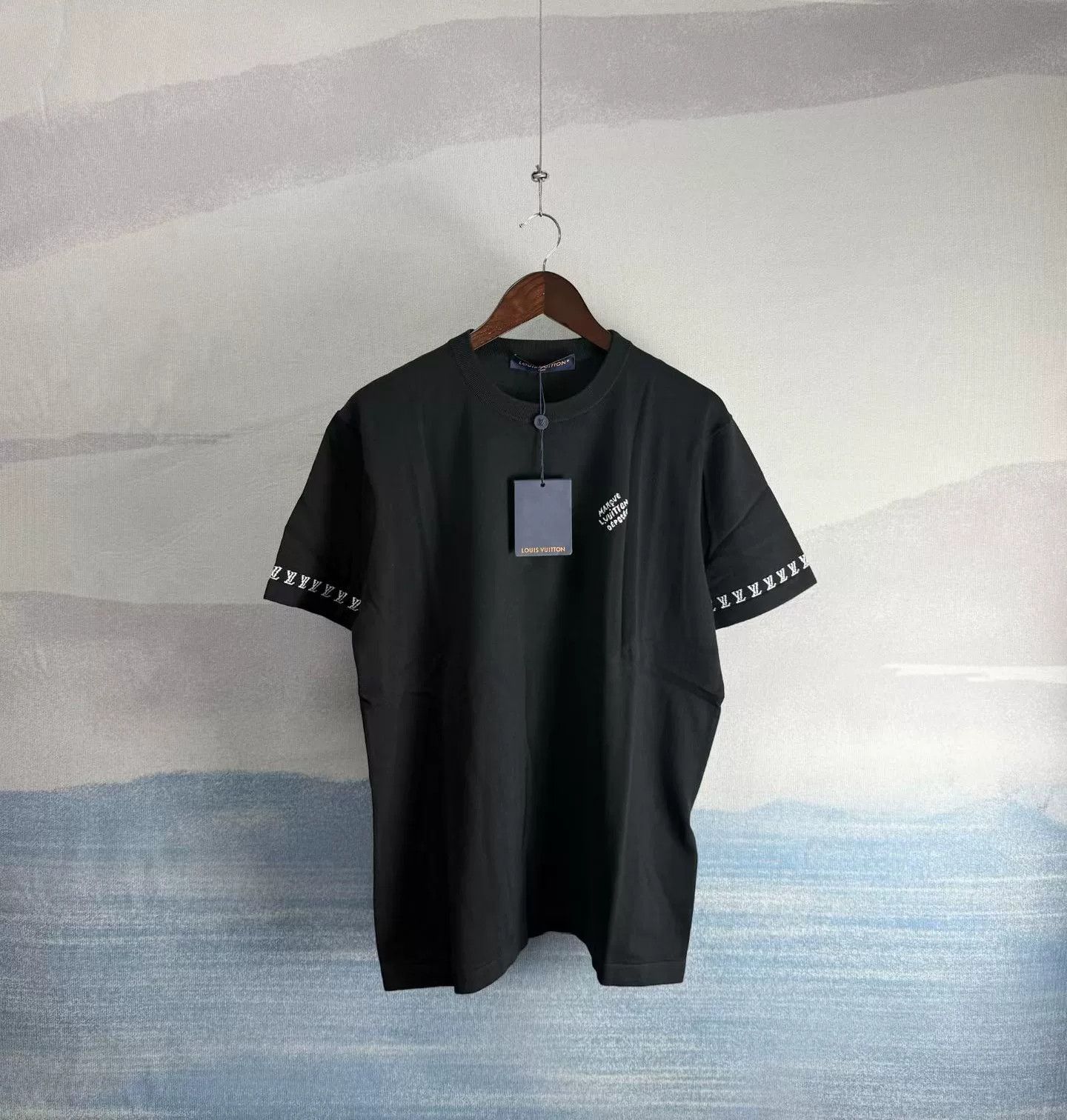 Louis Vuitton Louis Vuitton Monogram Cuff T-Shirt Size M Size US M / EU 48-50 / 2 - 2 Thumbnail