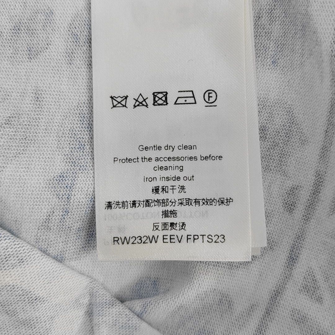 Louis Vuitton Louis Vuitton Patterned Short Sleeve T-Shirt Size XS Size XS / US 0-2 / IT 36-38 - 4 Thumbnail