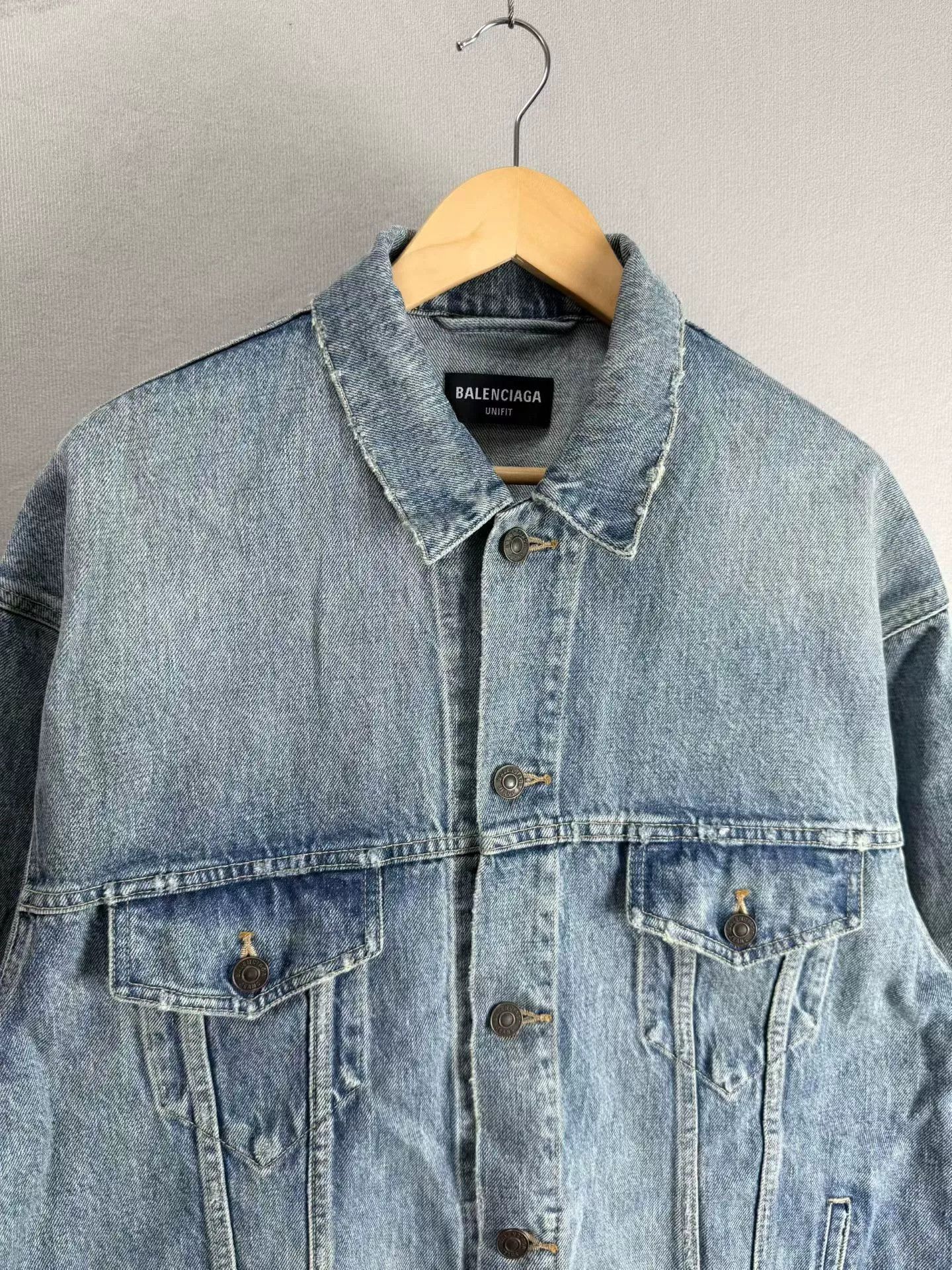 Balenciaga Balenciaga Crest Logo Denim Jacket Size M Size US M / EU 48-50 / 2 - 3 Thumbnail