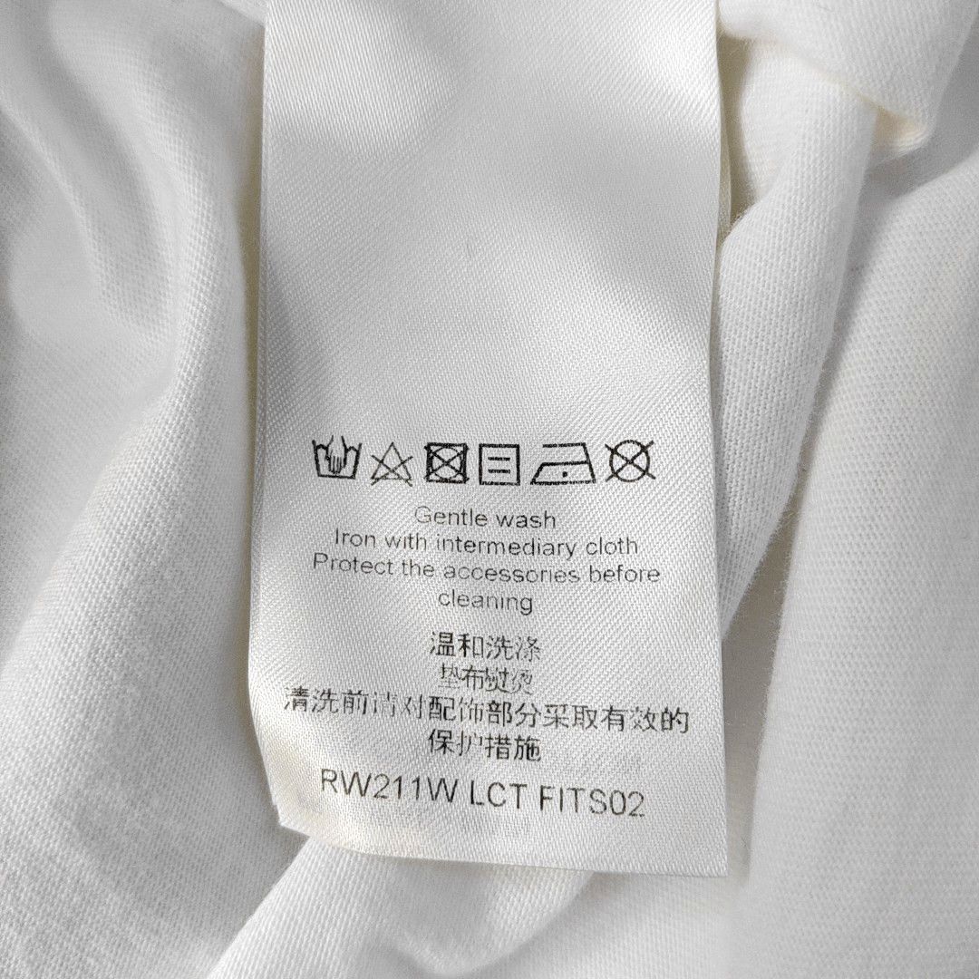 Louis Vuitton Louis Vuitton Logo T-Shirt Size L Size US L / EU 52-54 / 3 - 4 Thumbnail