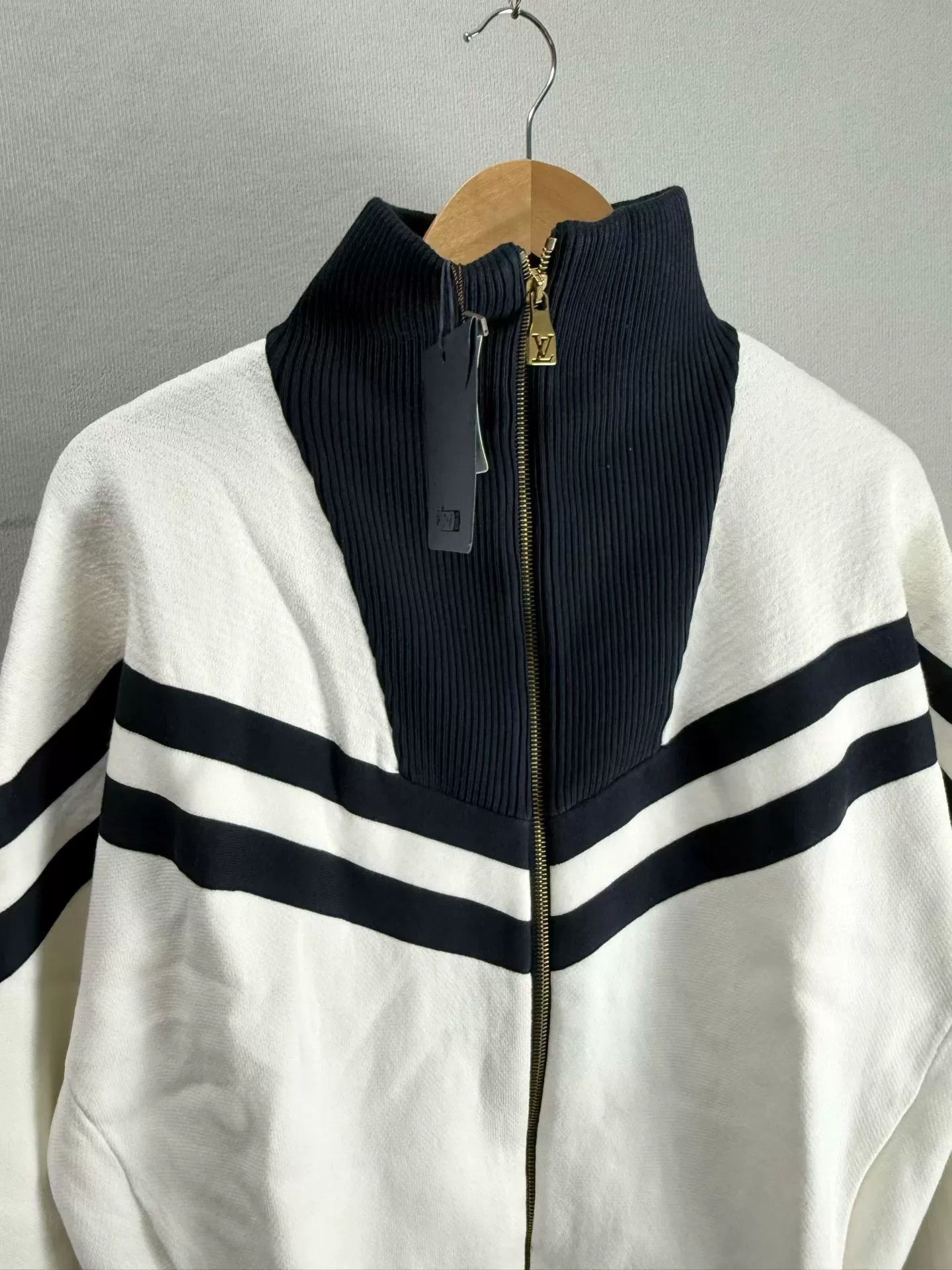 Louis Vuitton Louis Vuitton Striped Knit Zip Jacket Size L Size US L / EU 52-54 / 3 - 3 Thumbnail