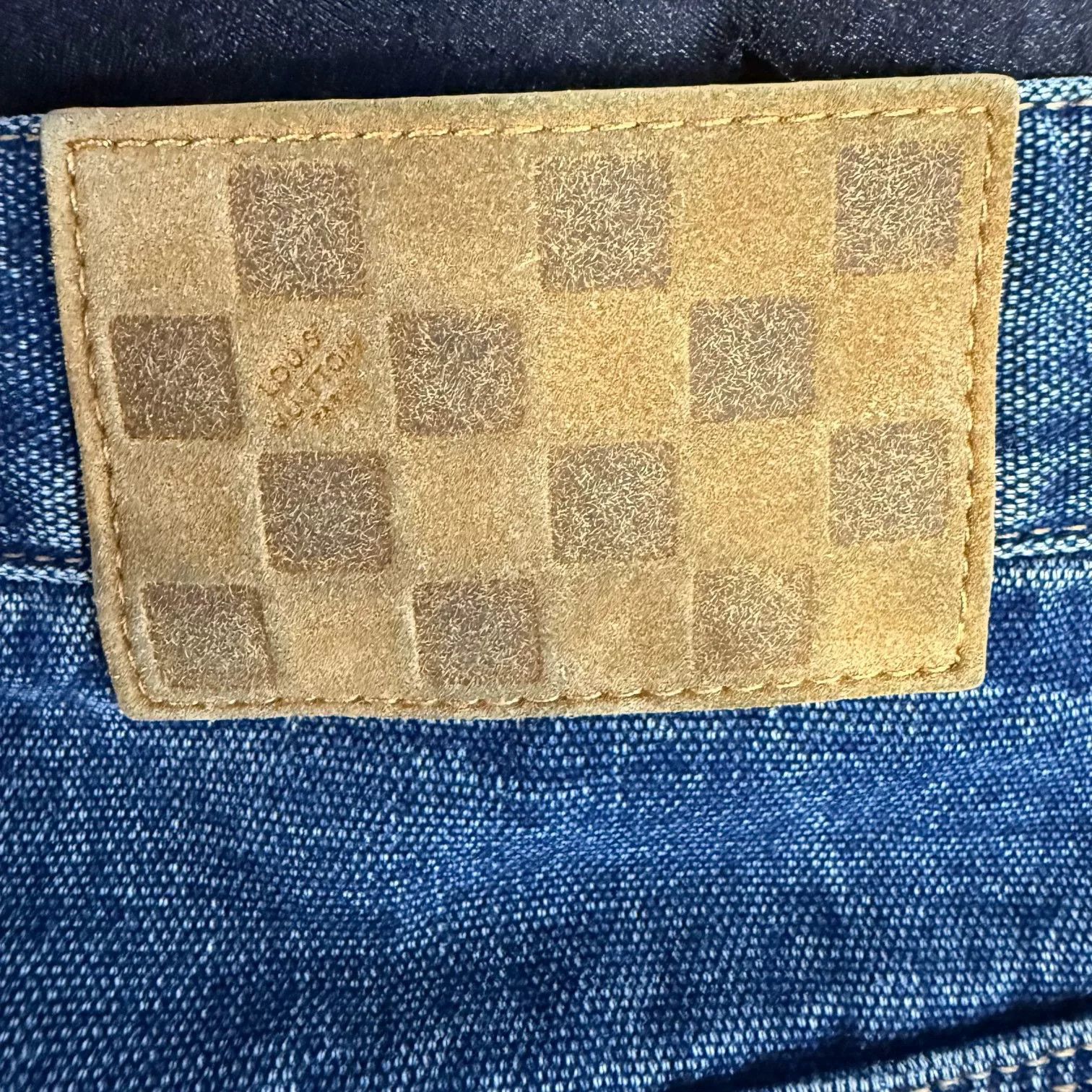 Louis Vuitton Louis Vuitton Leather Patch Denim Shorts Size 34 Size US 34 / EU 50 - 6 Thumbnail