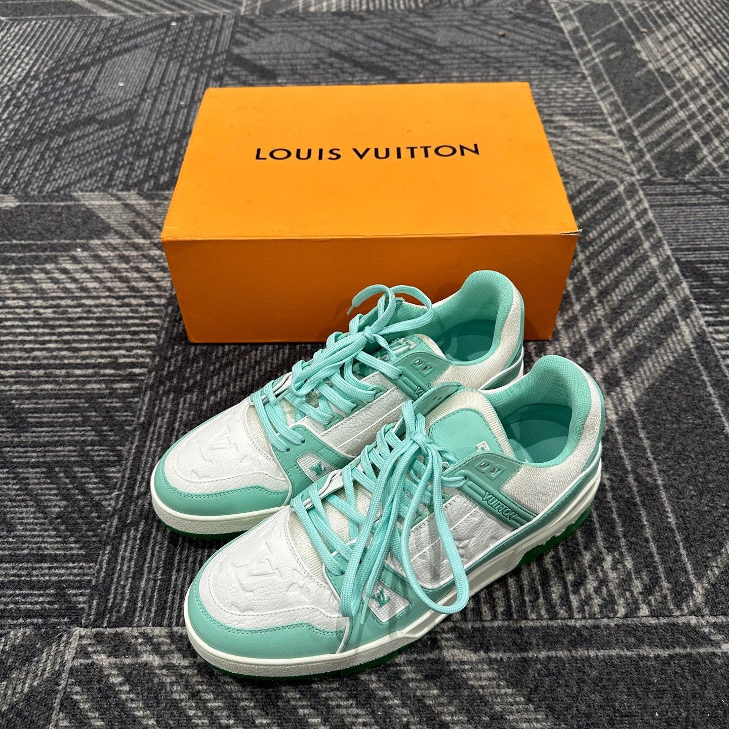 Louis Vuitton Louis Vuitton Trainer Low-Top Sneakers Size 9 Size US 9 / EU 42 - 2 Thumbnail