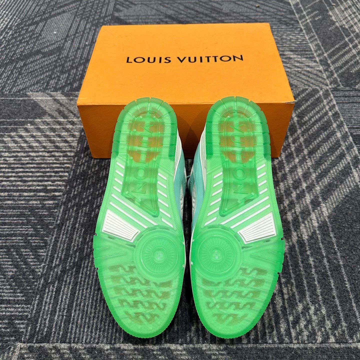 Louis Vuitton Louis Vuitton Trainer Low-Top Sneakers Size 9 Size US 9 / EU 42 - 7 Thumbnail