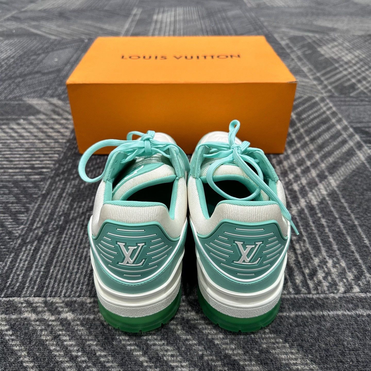 Louis Vuitton Louis Vuitton Trainer Low-Top Sneakers Size 9 Size US 9 / EU 42 - 4 Thumbnail
