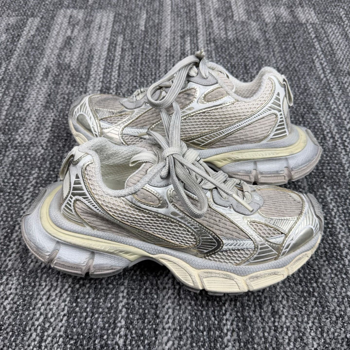 Balenciaga Balenciaga 3XL Sneakers Beige Size 7 Size US 7 / EU 40 - 5 Thumbnail