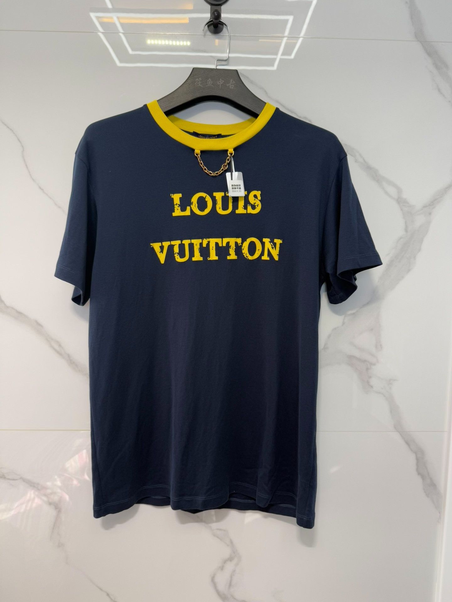 Louis Vuitton Louis Vuitton Chain Logo T-Shirt Size XL Size US XL / EU 56 / 4 - 2 Thumbnail