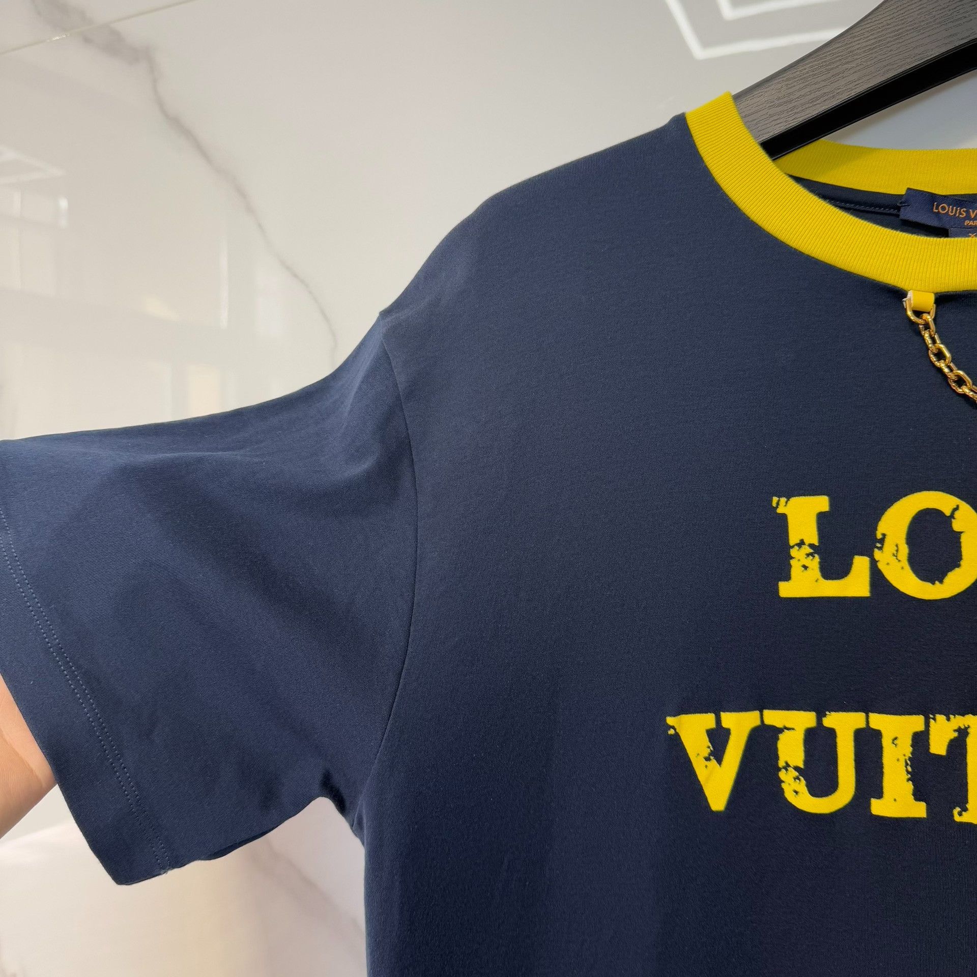 Louis Vuitton Louis Vuitton Chain Logo T-Shirt Size XL Size US XL / EU 56 / 4 - 7 Thumbnail