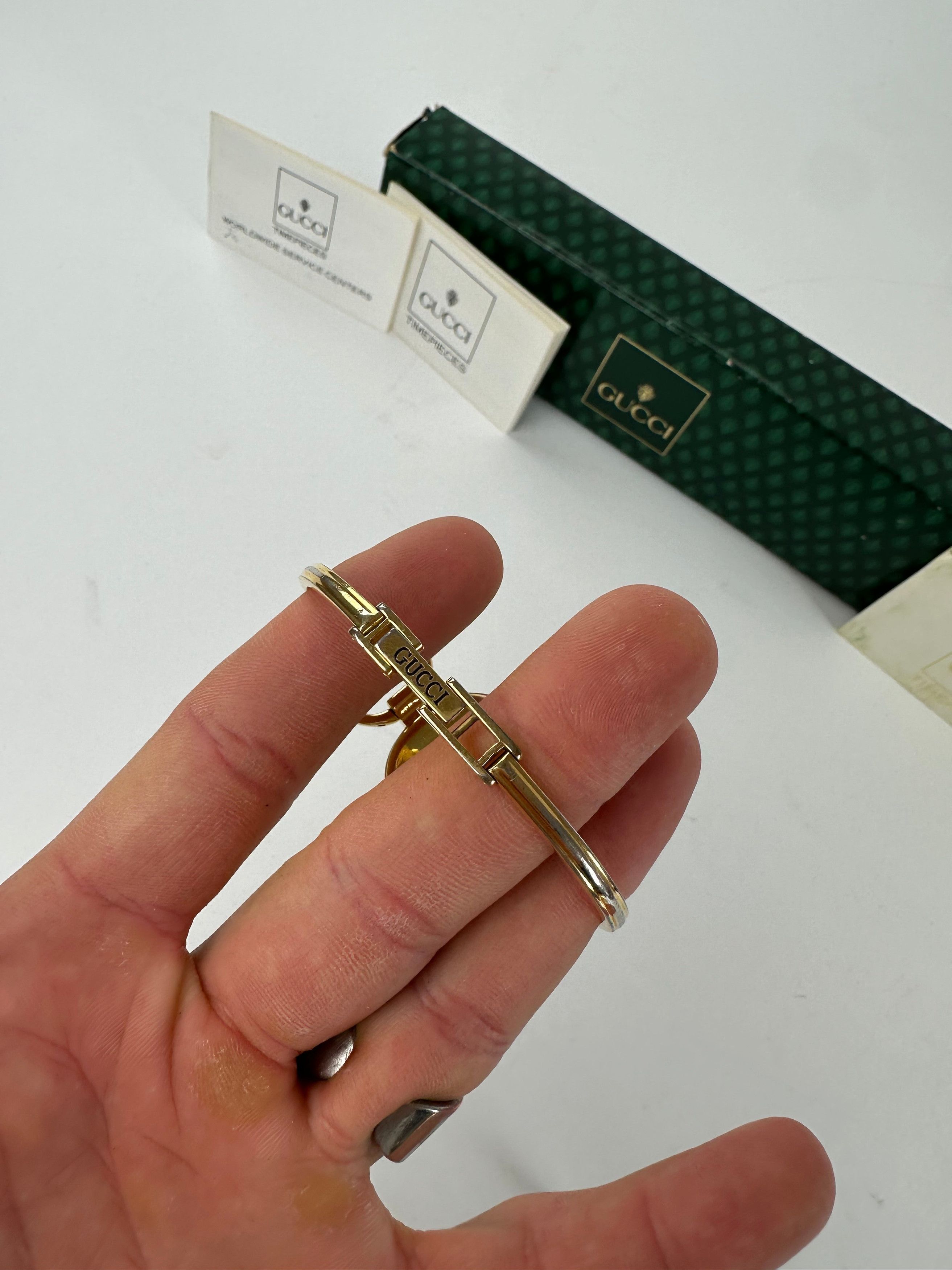 Gucci Vintage Gold-Tone Bangle Ladies Watch Model 1600 Size ONE SIZE - 5 Thumbnail