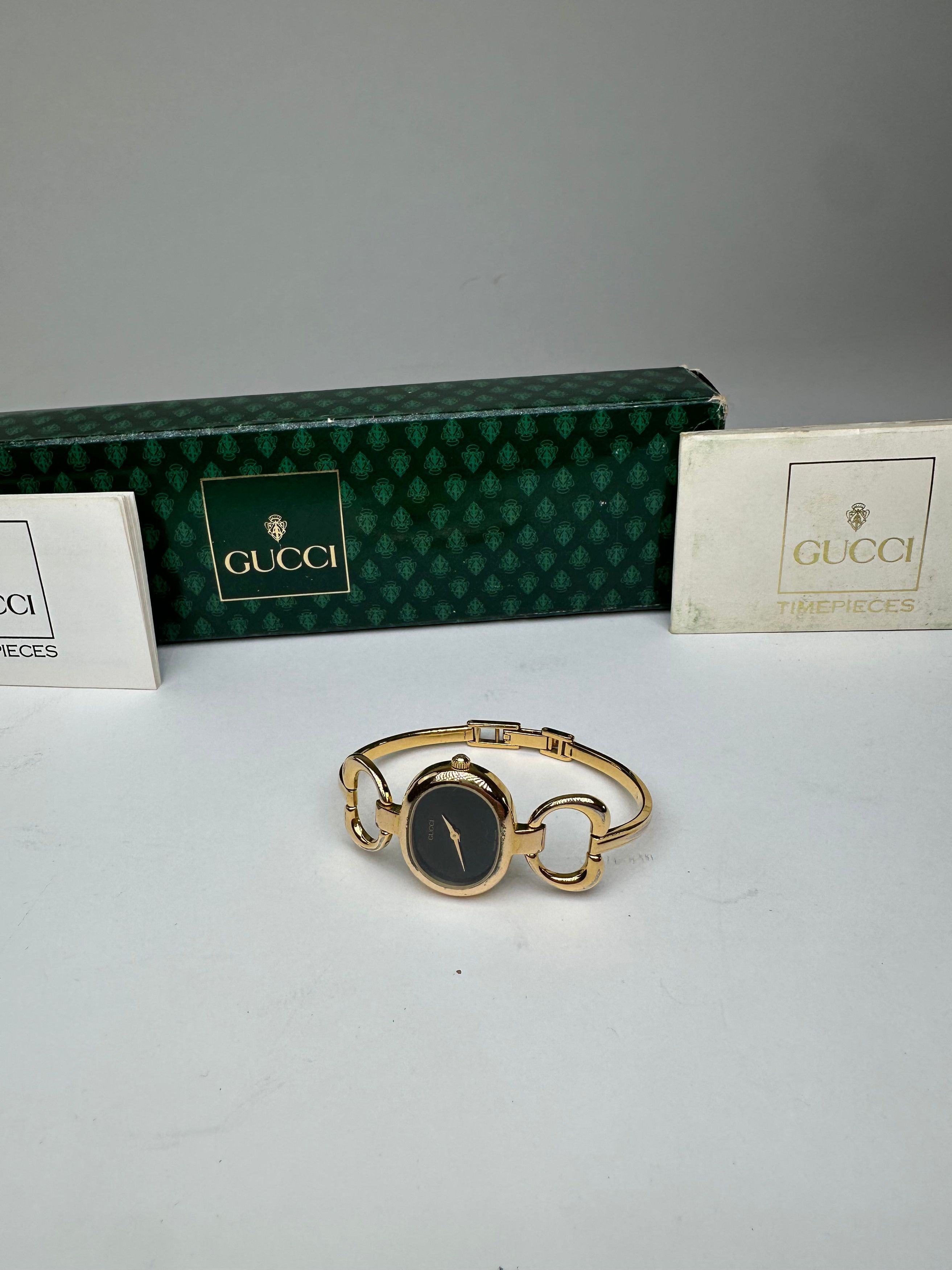 Gucci Vintage Gold-Tone Bangle Ladies Watch Model 1600 Size ONE SIZE - 4 Thumbnail