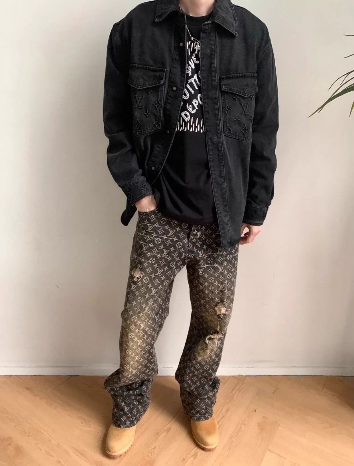 Louis Vuitton Black Denim Button-Up Shirt with Embroidered Pockets Size US L / EU 52-54 / 3 - 2 Thumbnail