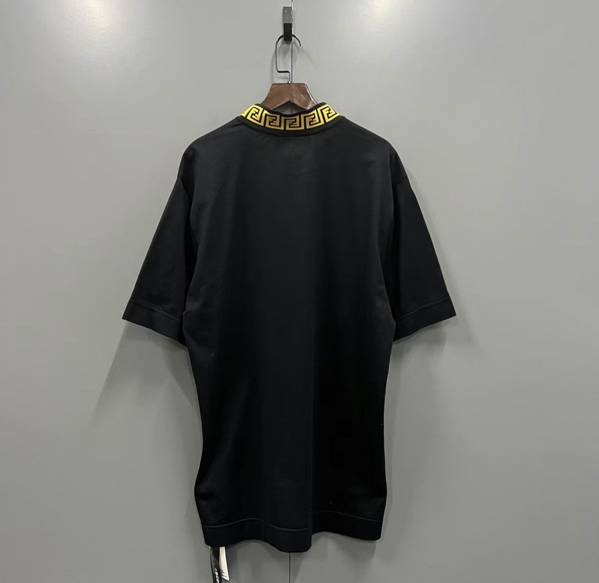 Fendi Black Short Sleeve Shirt with Yellow Pattern Collar Size US L / EU 52-54 / 3 - 2 Thumbnail