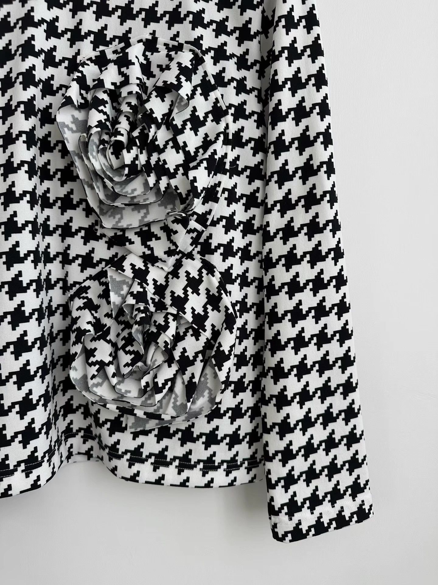 Comme des Garcons Houndstooth Long Sleeve Top with Ruffled Flowers Size US S / EU 44-46 / 1 - 3 Thumbnail