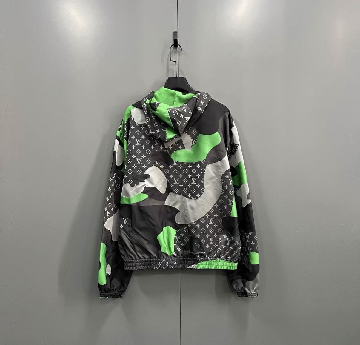 Louis Vuitton Multi-Color Camo Print Hooded Light Jacket Size US L / EU 52-54 / 3 - 2 Thumbnail