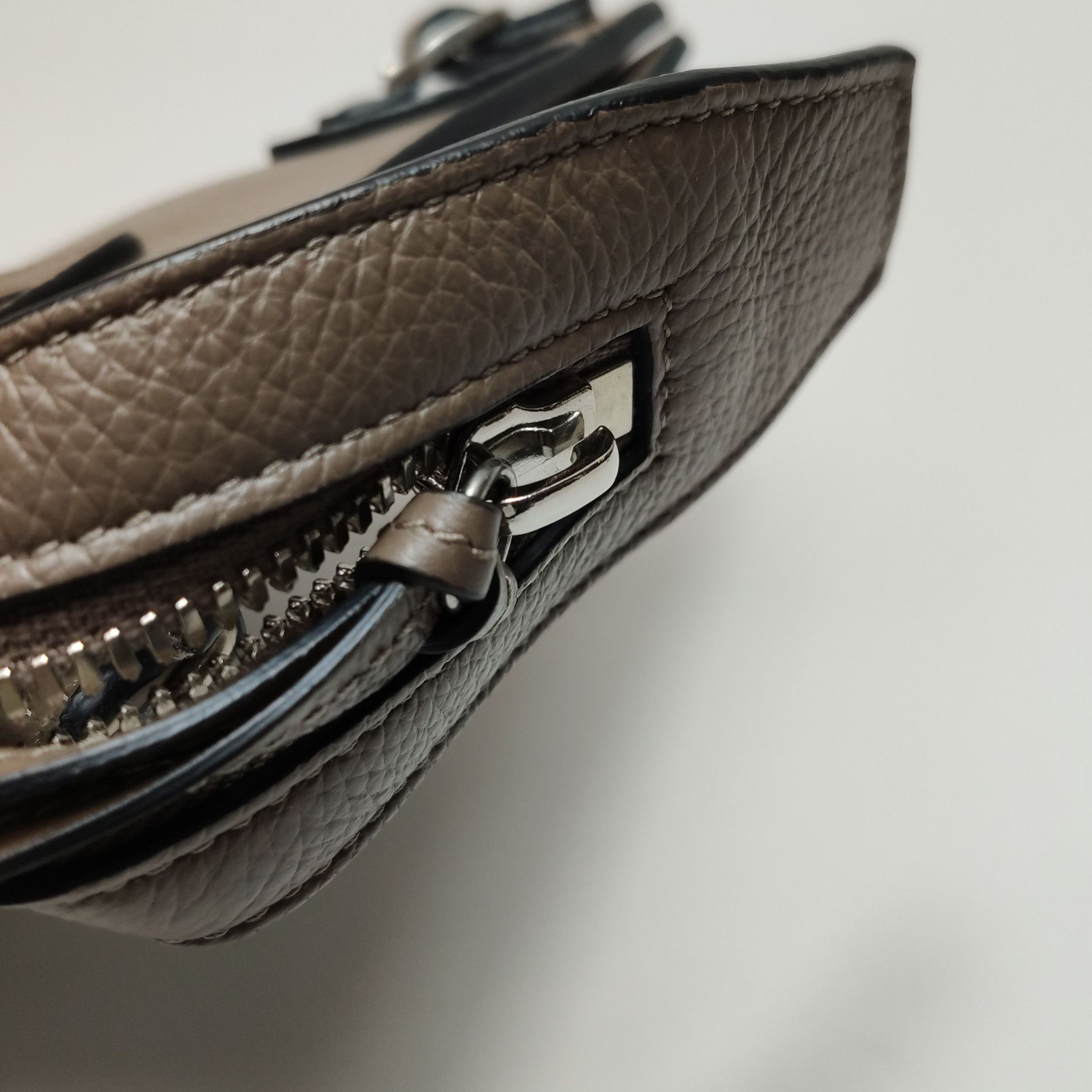 Balenciaga Balenciaga Women os Crossbody Bags Size ONE SIZE - 11 Thumbnail