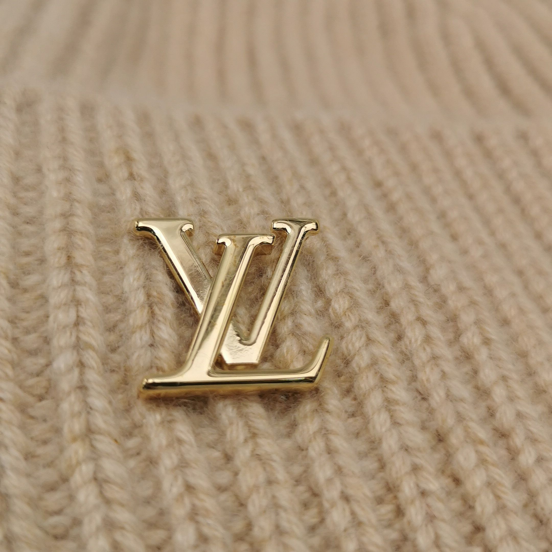 Louis Vuitton Louis Vuitton Cashmere LV Logo Beanie One Size Size ONE SIZE - 8 Thumbnail