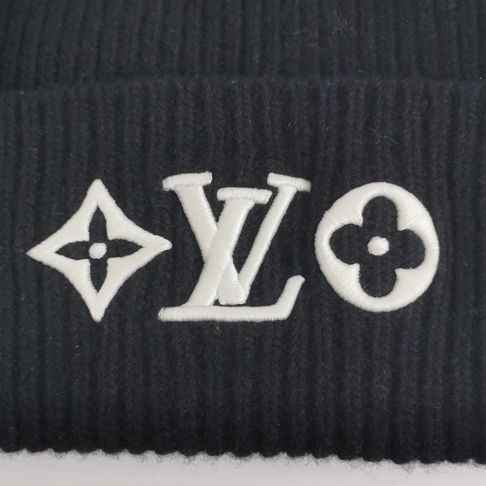 Louis Vuitton Louis Vuitton Headline Monogram Beanie ONE SIZE Size ONE SIZE - 4 Thumbnail