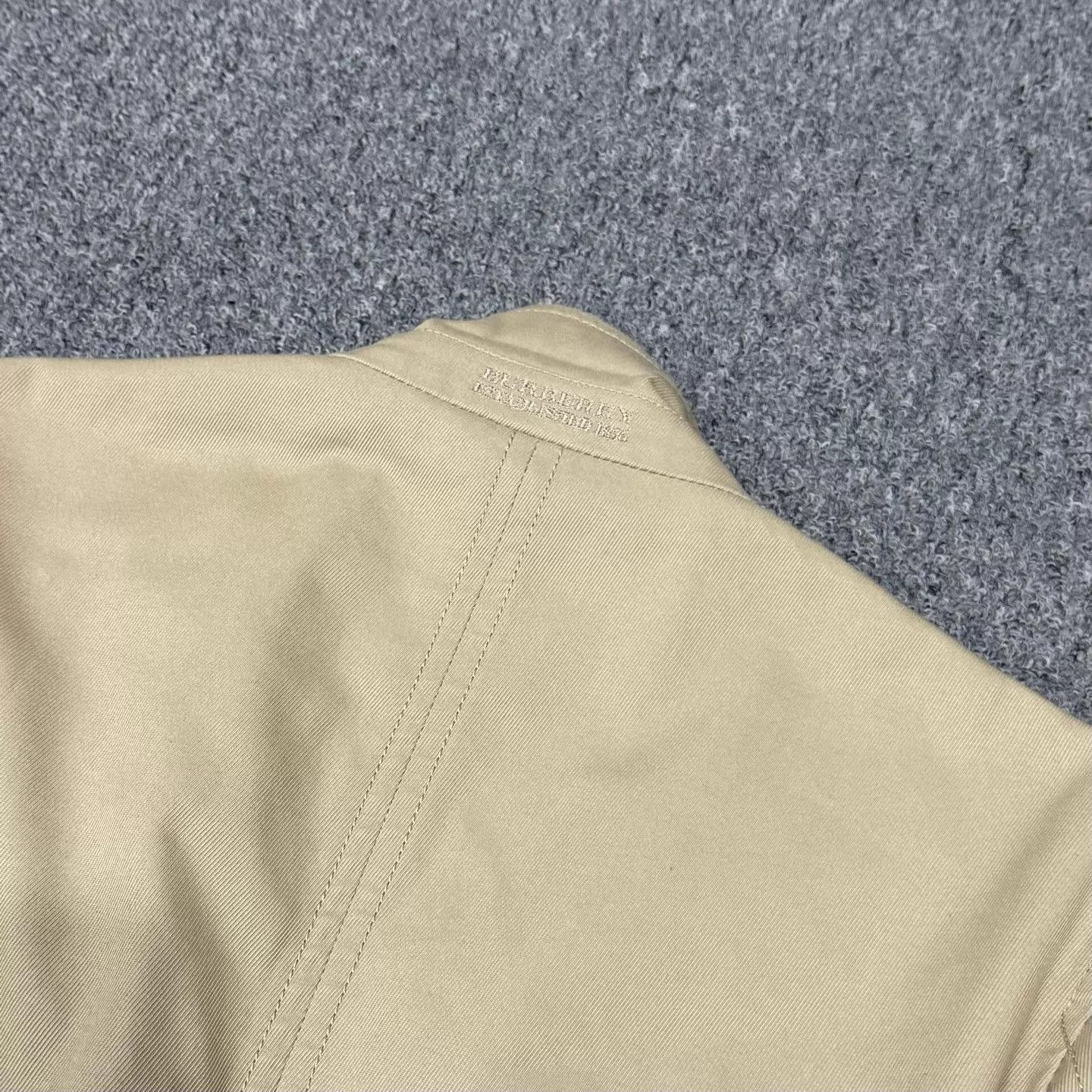 Burberry Beige Light Jacket with Pockets - Size M Size US M / EU 48-50 / 2 - 4 Thumbnail