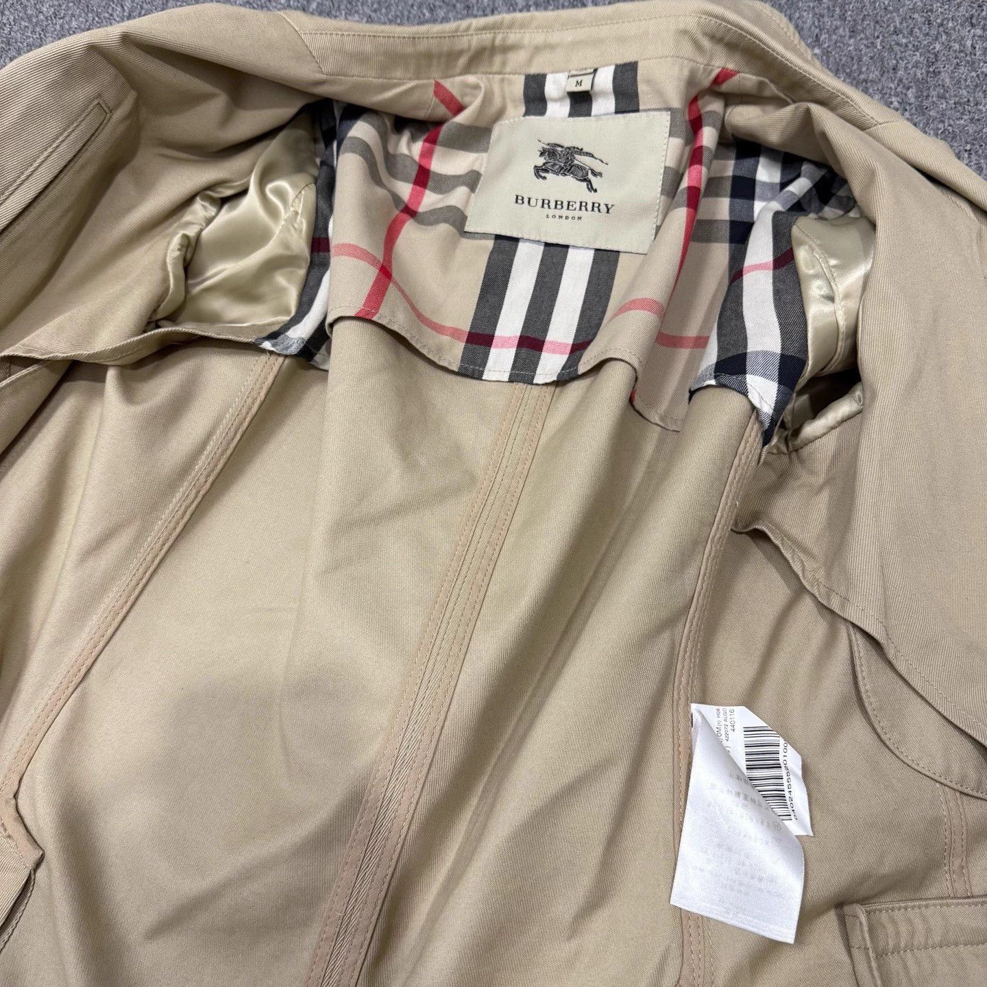 Burberry Beige Light Jacket with Pockets - Size M Size US M / EU 48-50 / 2 - 5 Thumbnail