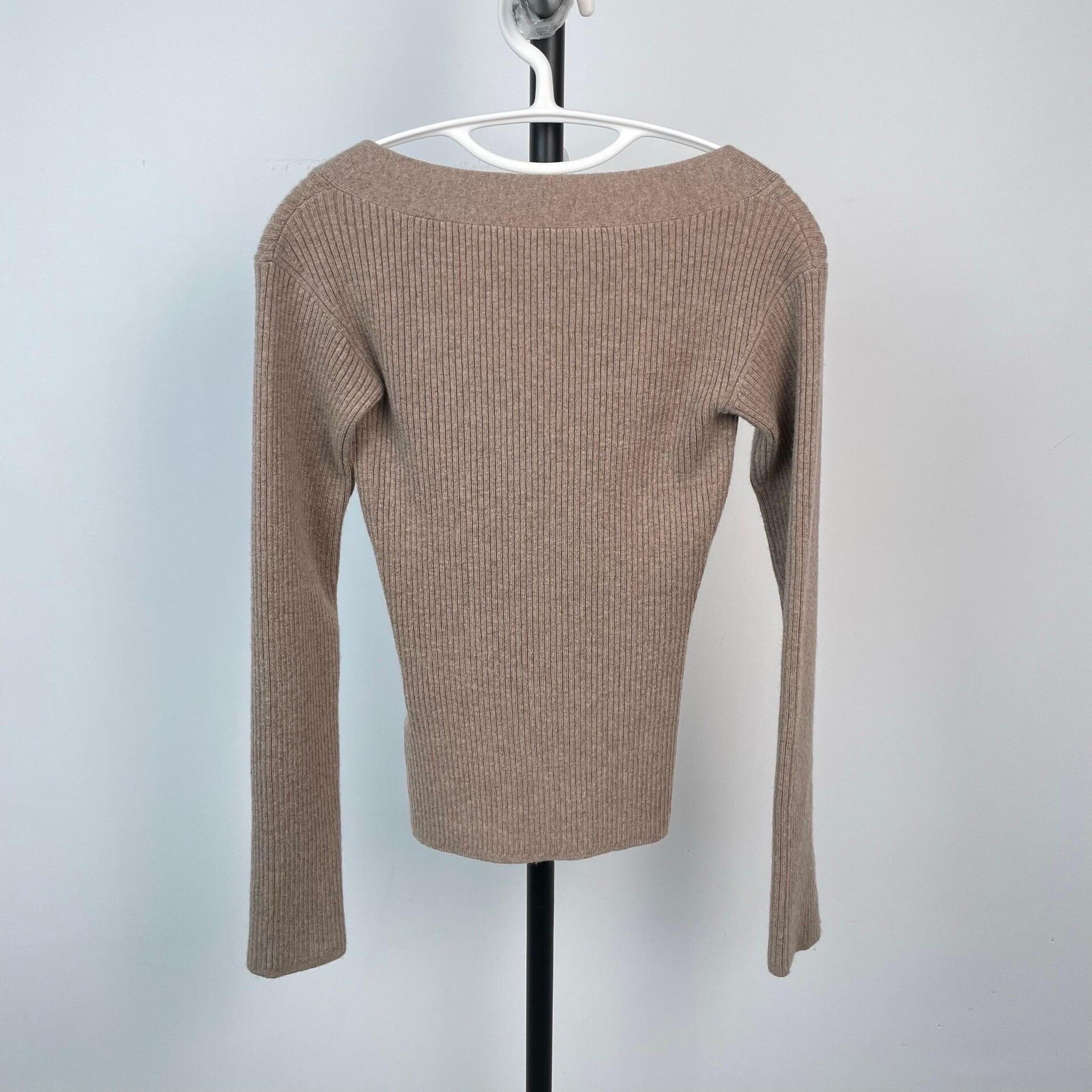 Max Mara MaxMara Brown V-Neck Knit Cardigan Size XS / US 0-2 / IT 36-38 - 2 Thumbnail