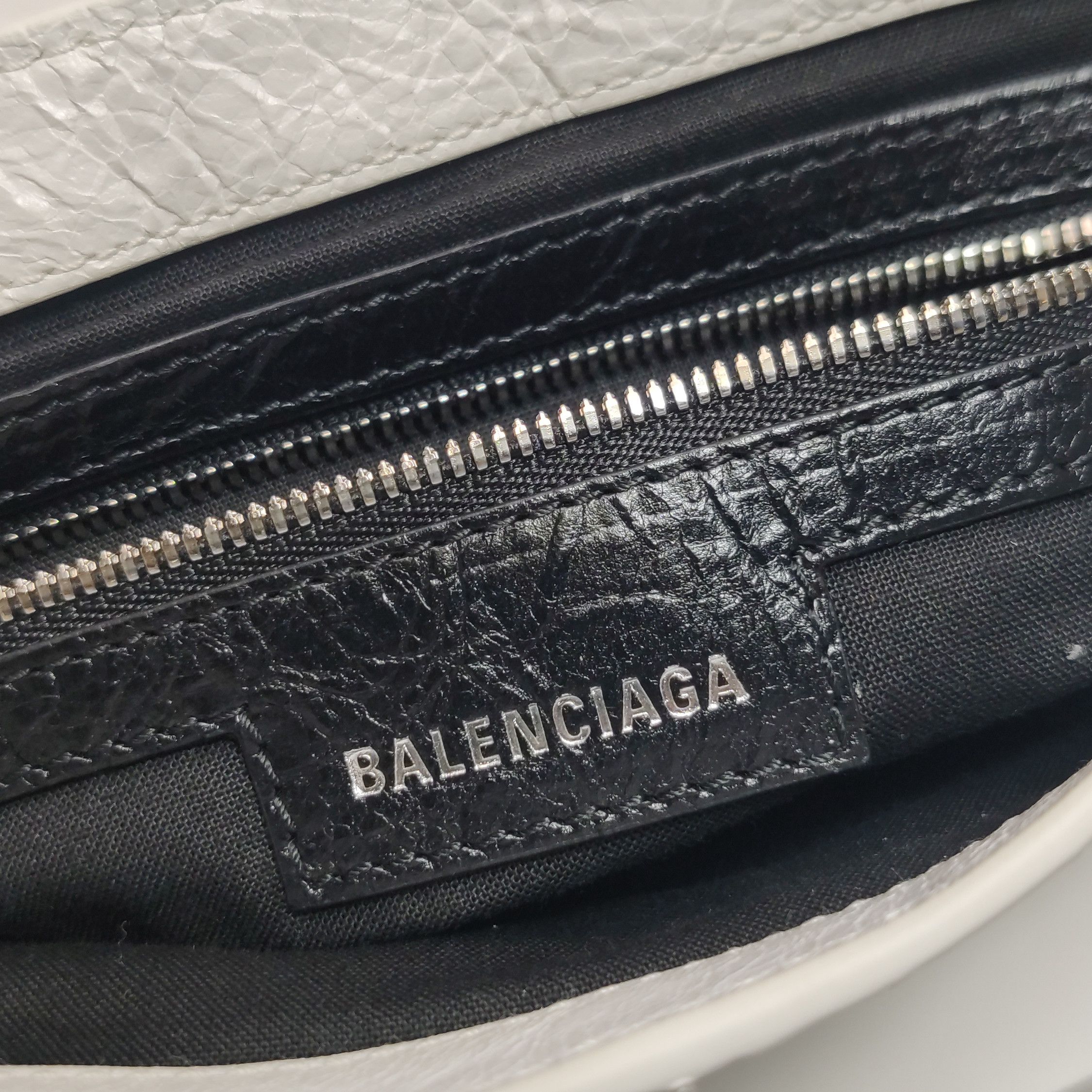 Balenciaga Balenciaga Women os Shoulder Bags Size ONE SIZE - 24 Thumbnail