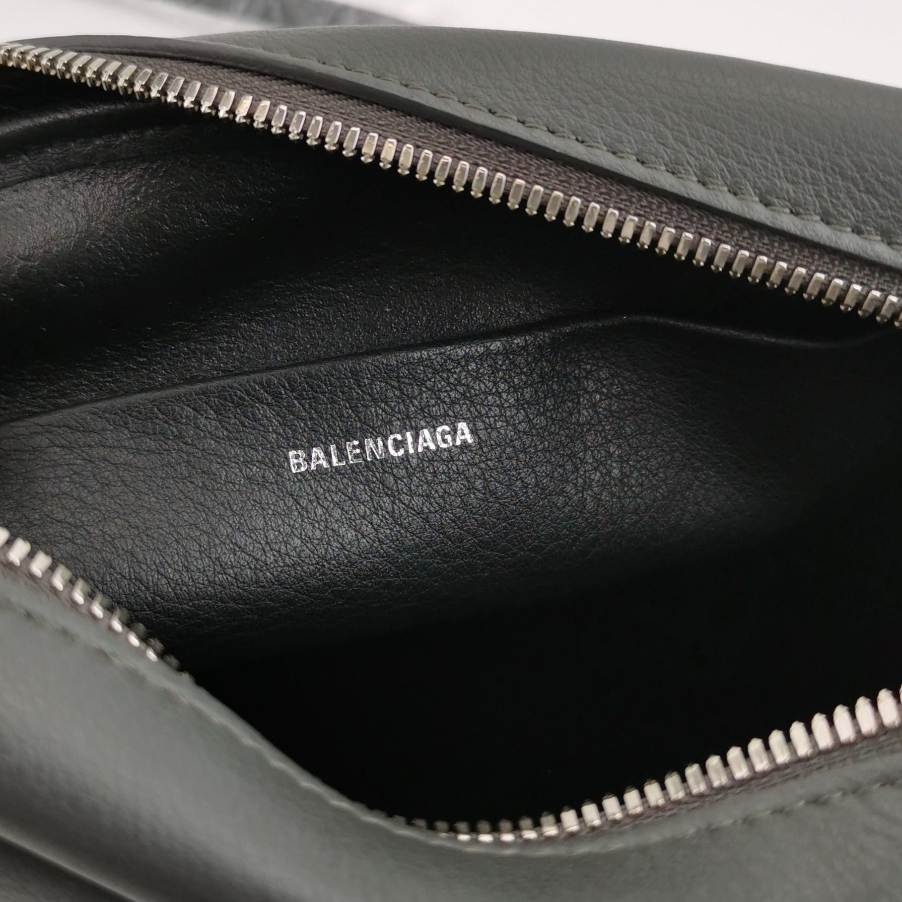 Balenciaga Balenciaga Women os Crossbody Bags Size ONE SIZE - 8 Thumbnail