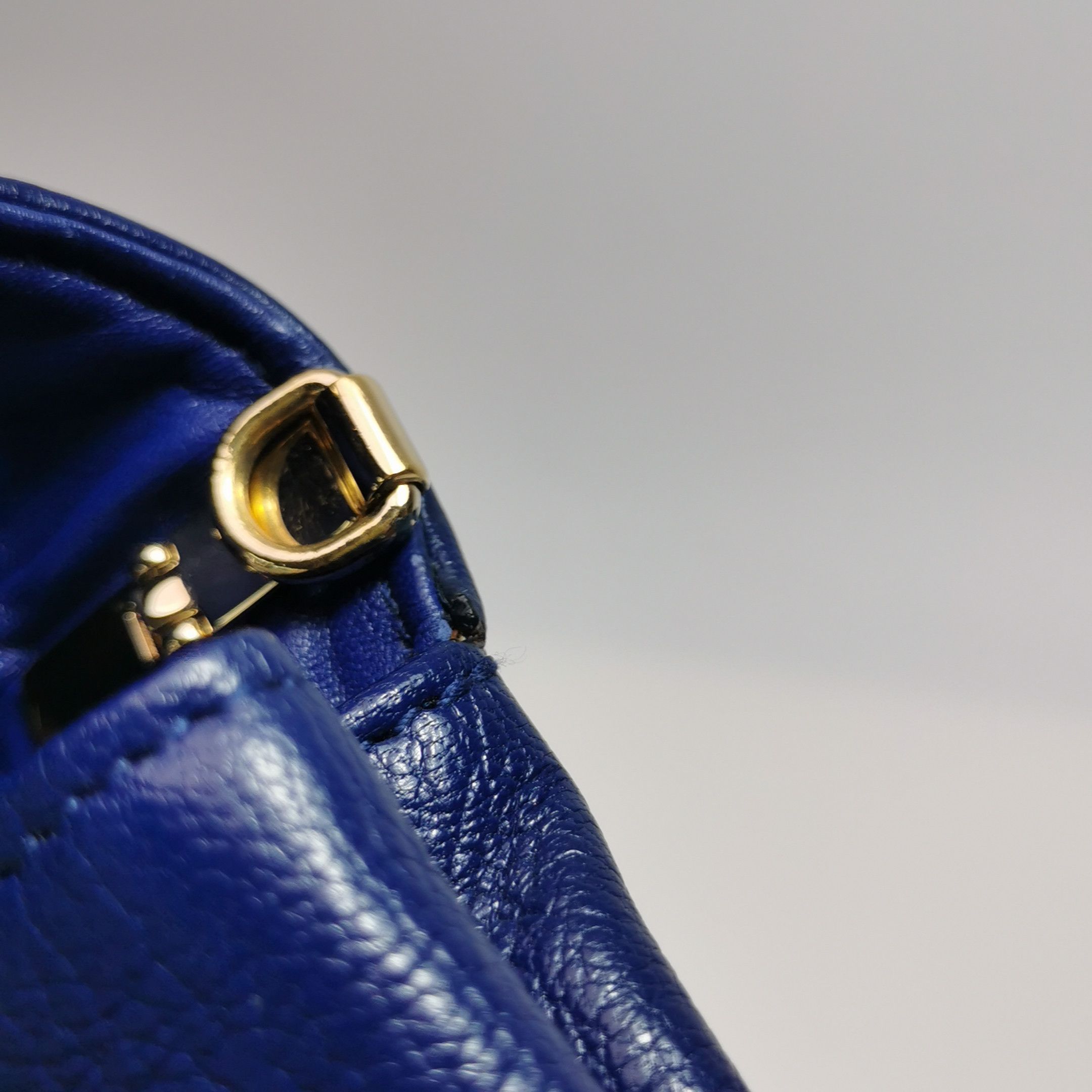 Balenciaga Balenciaga Women os Shoulder Bags Size ONE SIZE - 24 Thumbnail