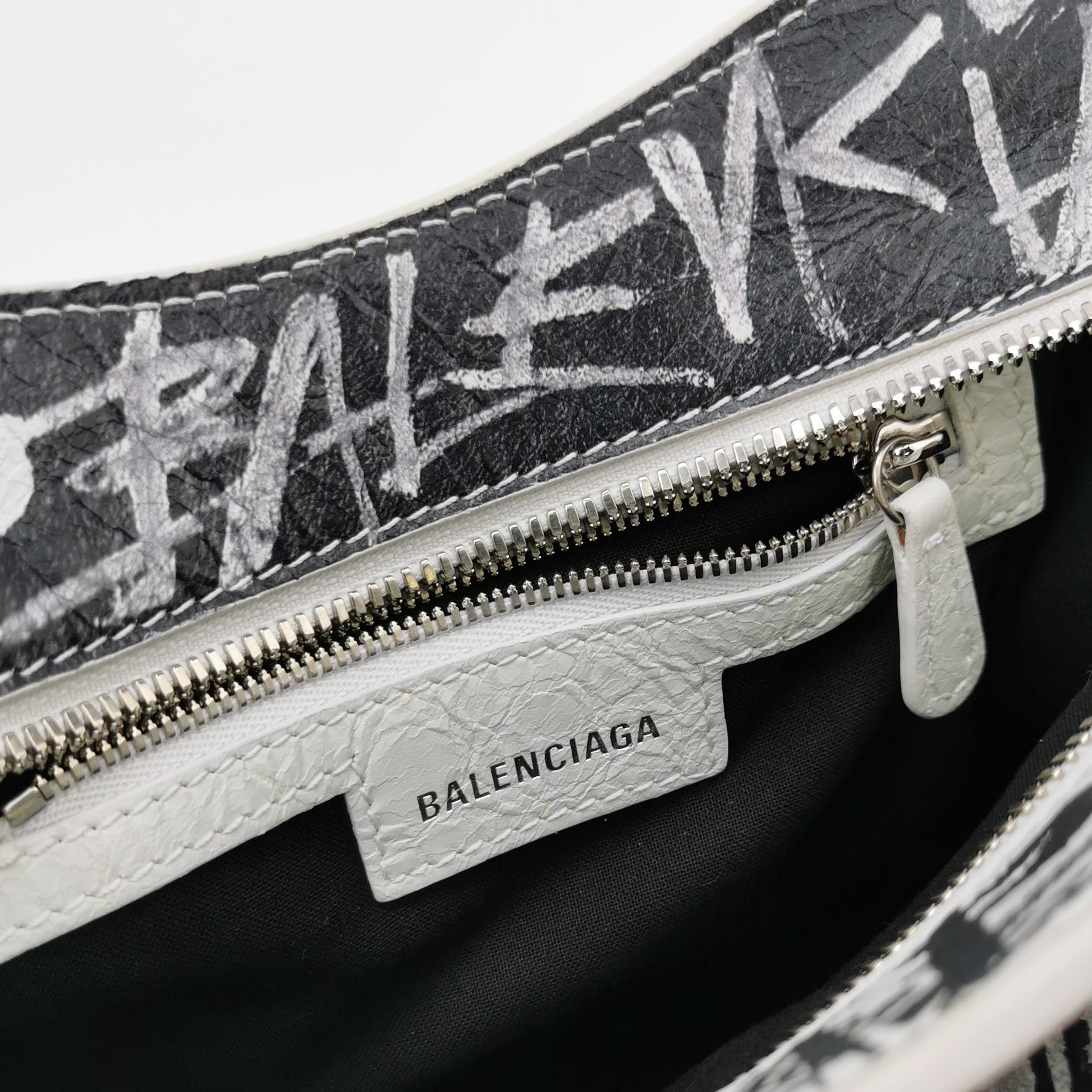 Balenciaga Balenciaga Women os Shoulder Bags Size ONE SIZE - 8 Thumbnail