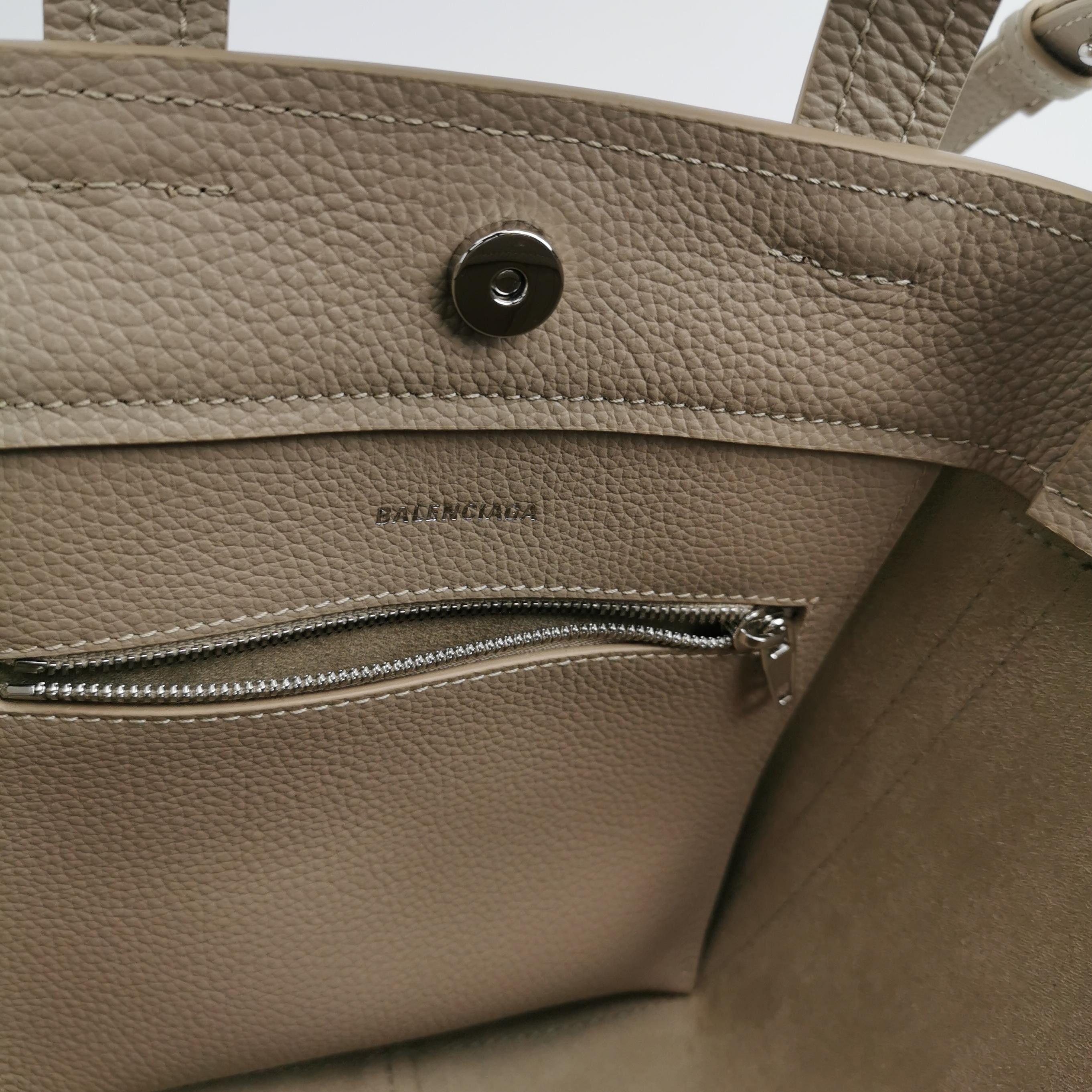 Balenciaga Balenciaga Women os Shoulder Bags Size ONE SIZE - 8 Thumbnail