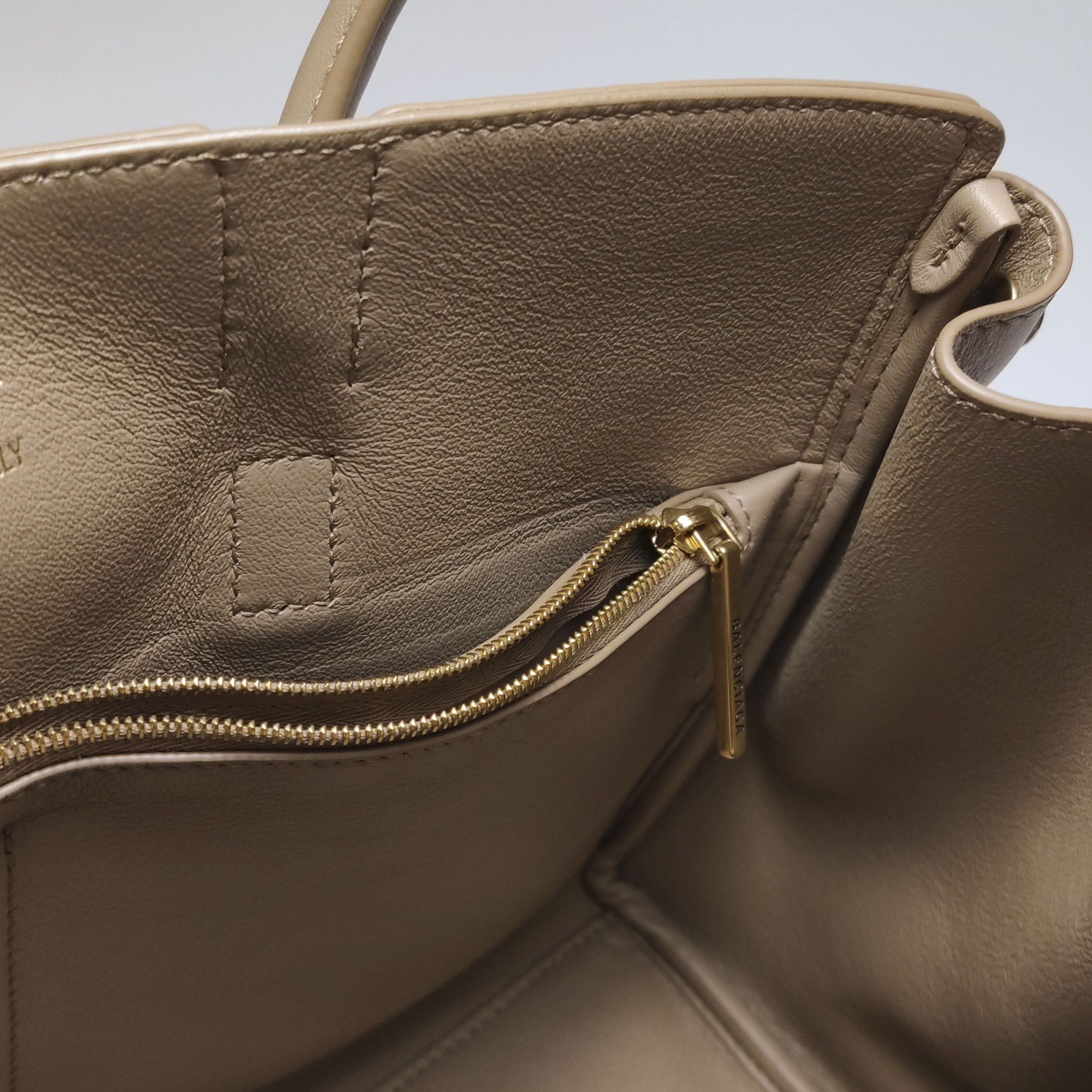 Balenciaga Balenciaga Women os Crossbody Bags Size ONE SIZE - 18 Thumbnail