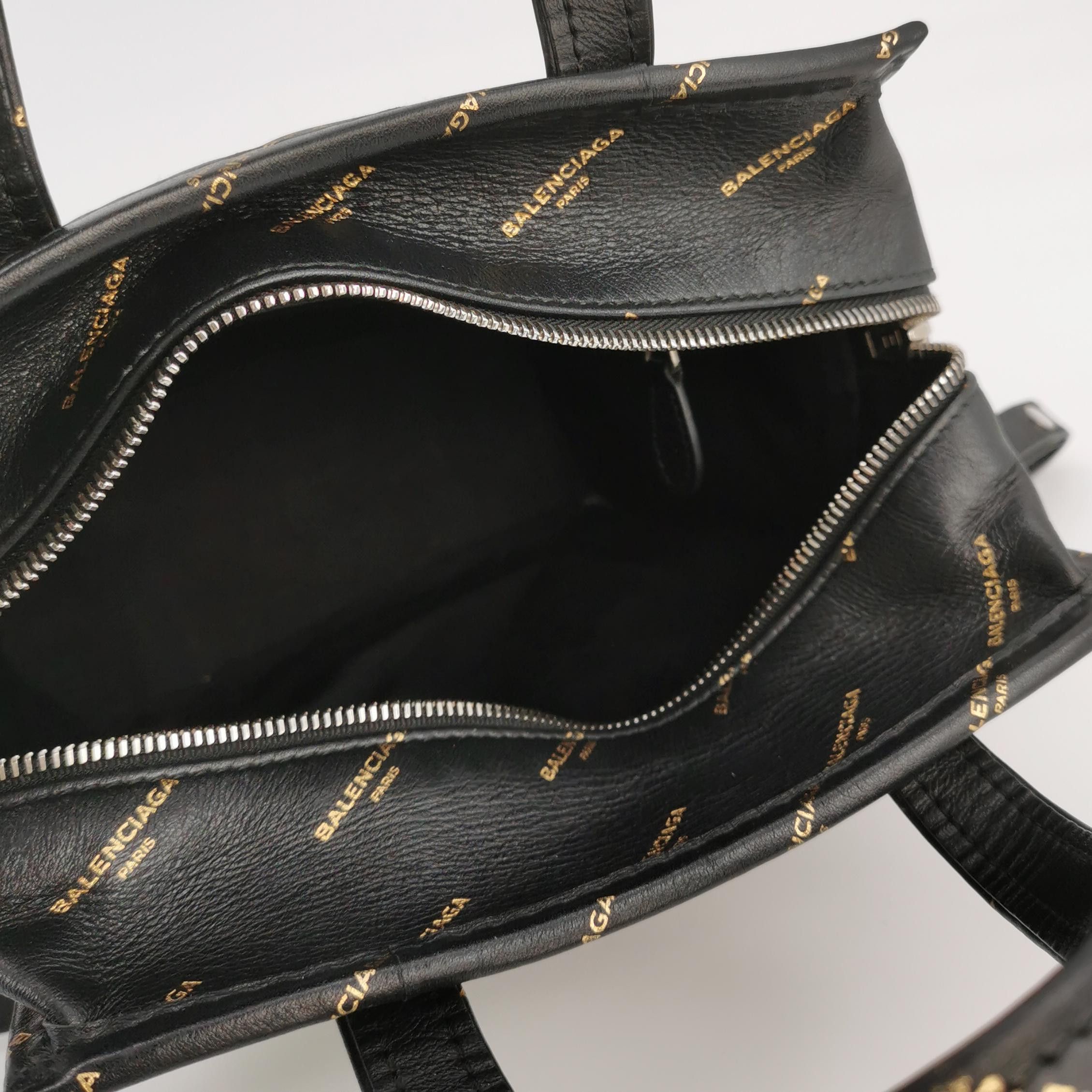Balenciaga Balenciaga Women os Shoulder Bags Size ONE SIZE - 7 Thumbnail