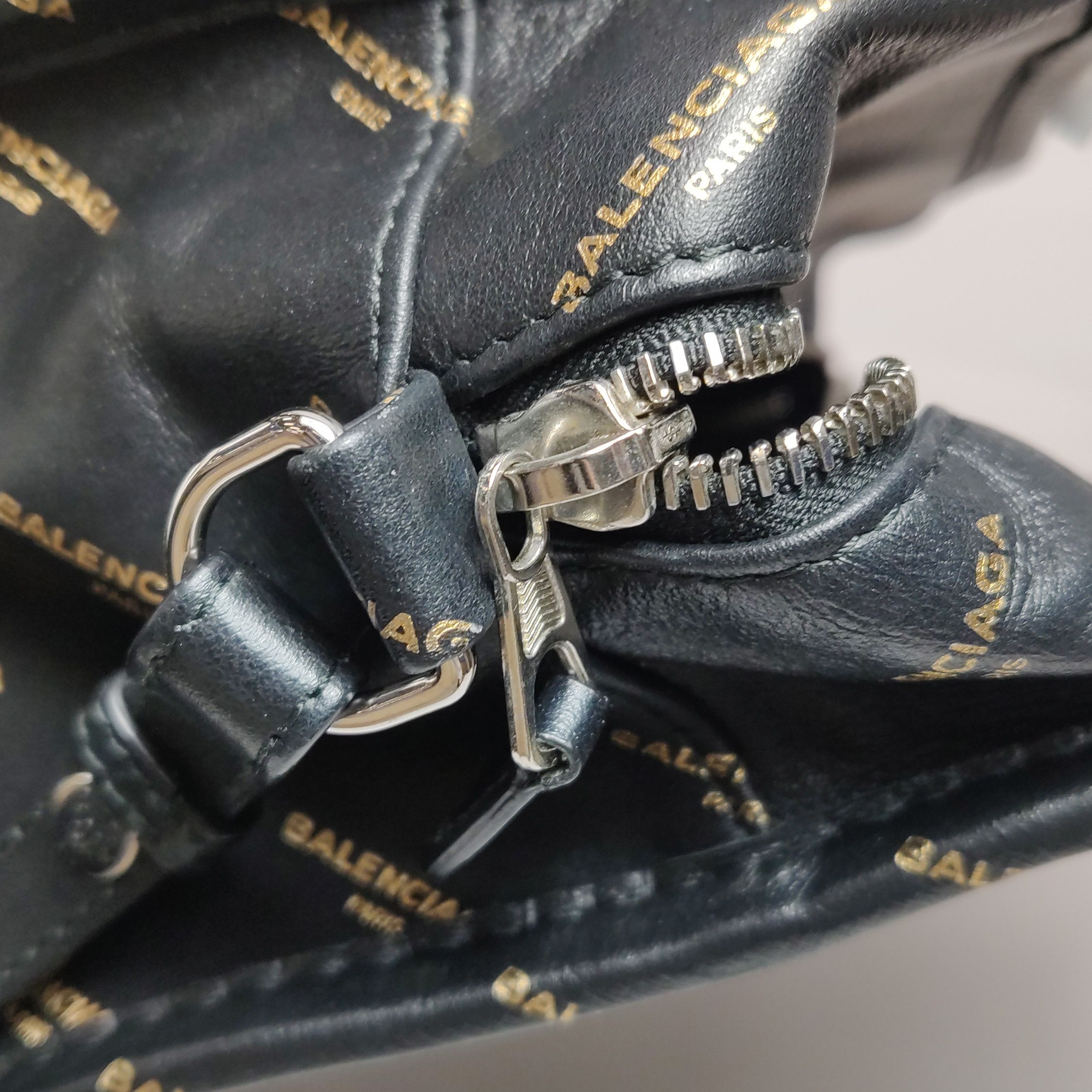 Balenciaga Balenciaga Women os Shoulder Bags Size ONE SIZE - 14 Thumbnail