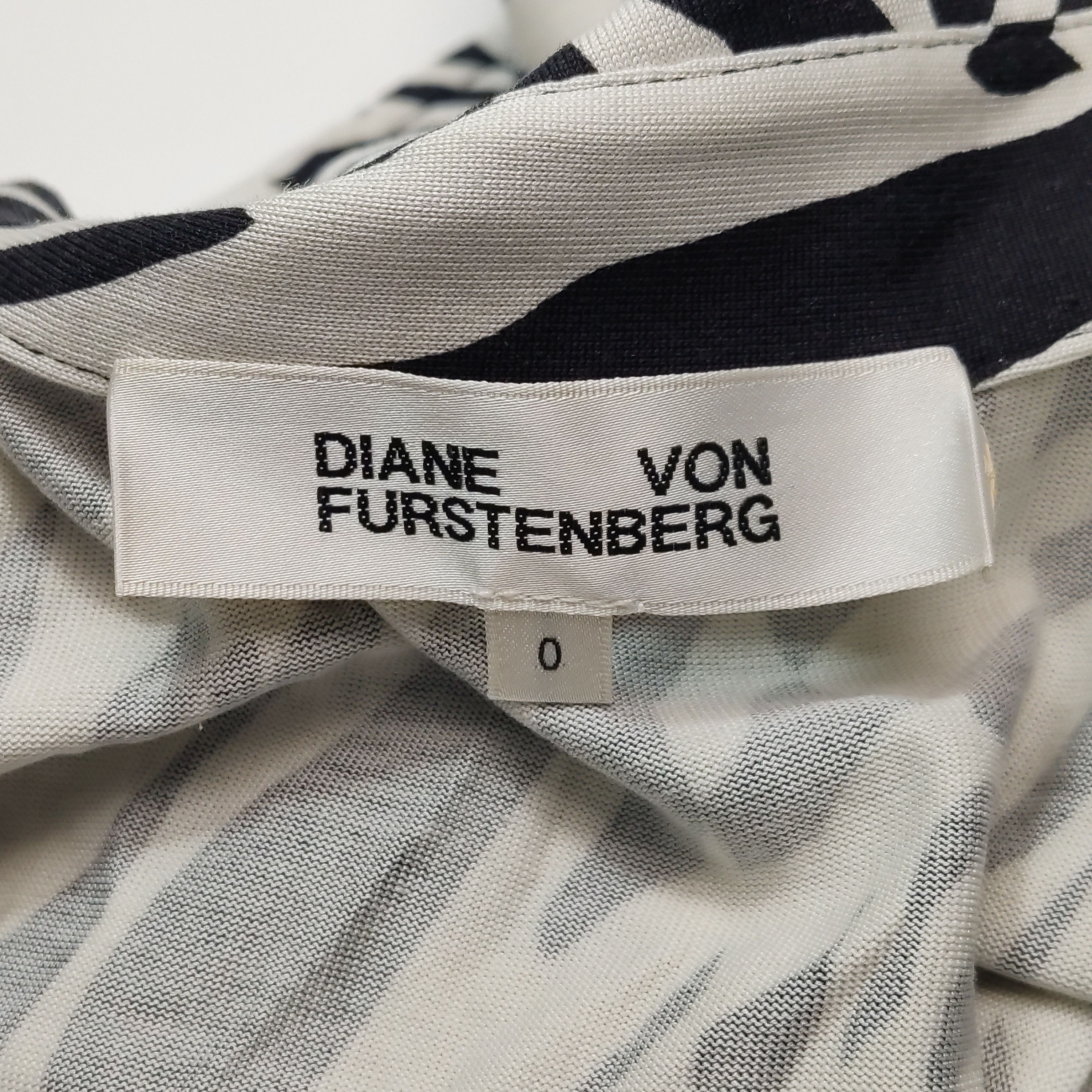 Diane von Furstenberg DIANE von FURSTENBERG Zebra Silk Midi Dress Size 0 Size XS / US 0-2 / IT 36-38 - 4 Thumbnail