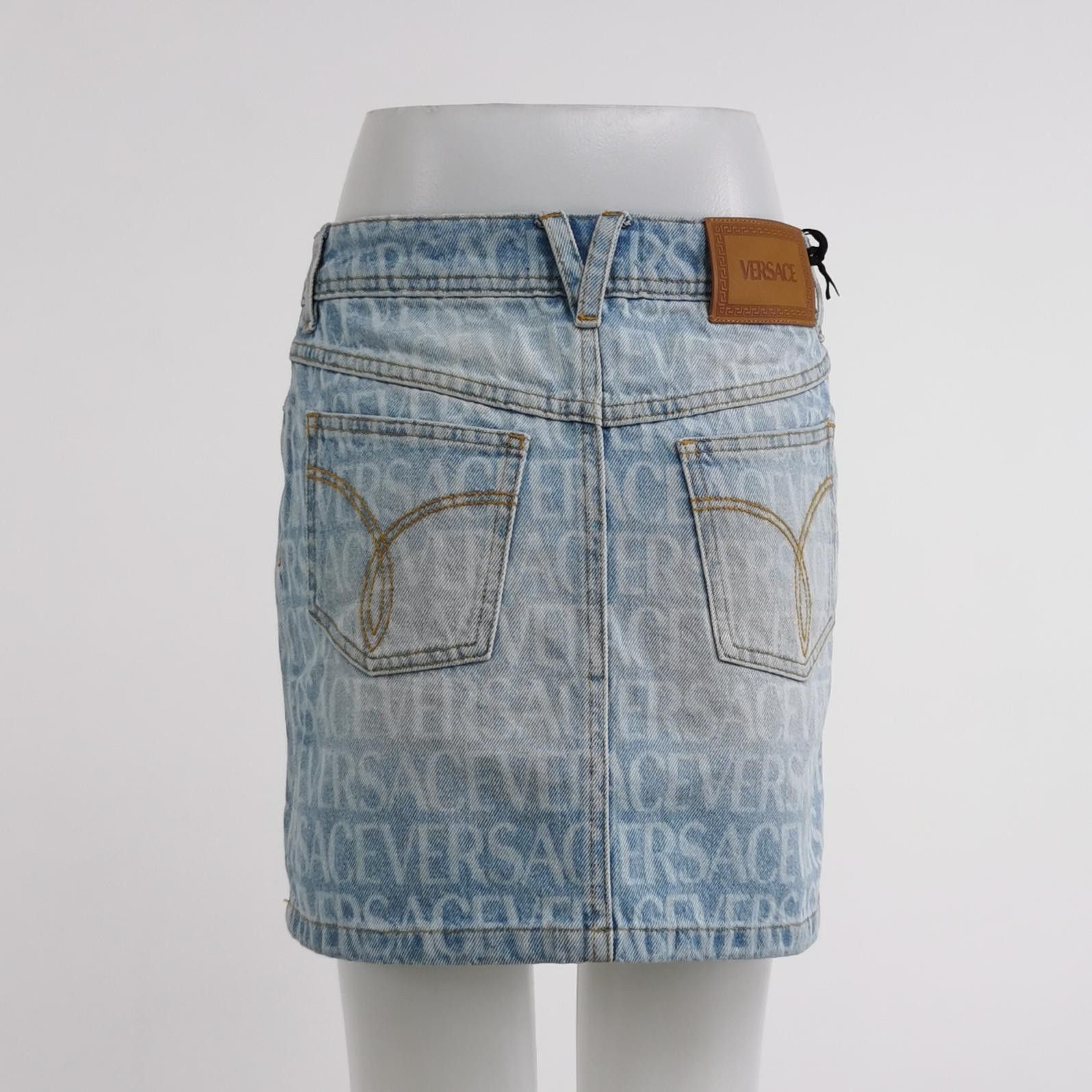 Versace Versace Logo Print Denim Mini Skirt Size 38 Size 26" / US 2 / IT 38 - 2 Thumbnail