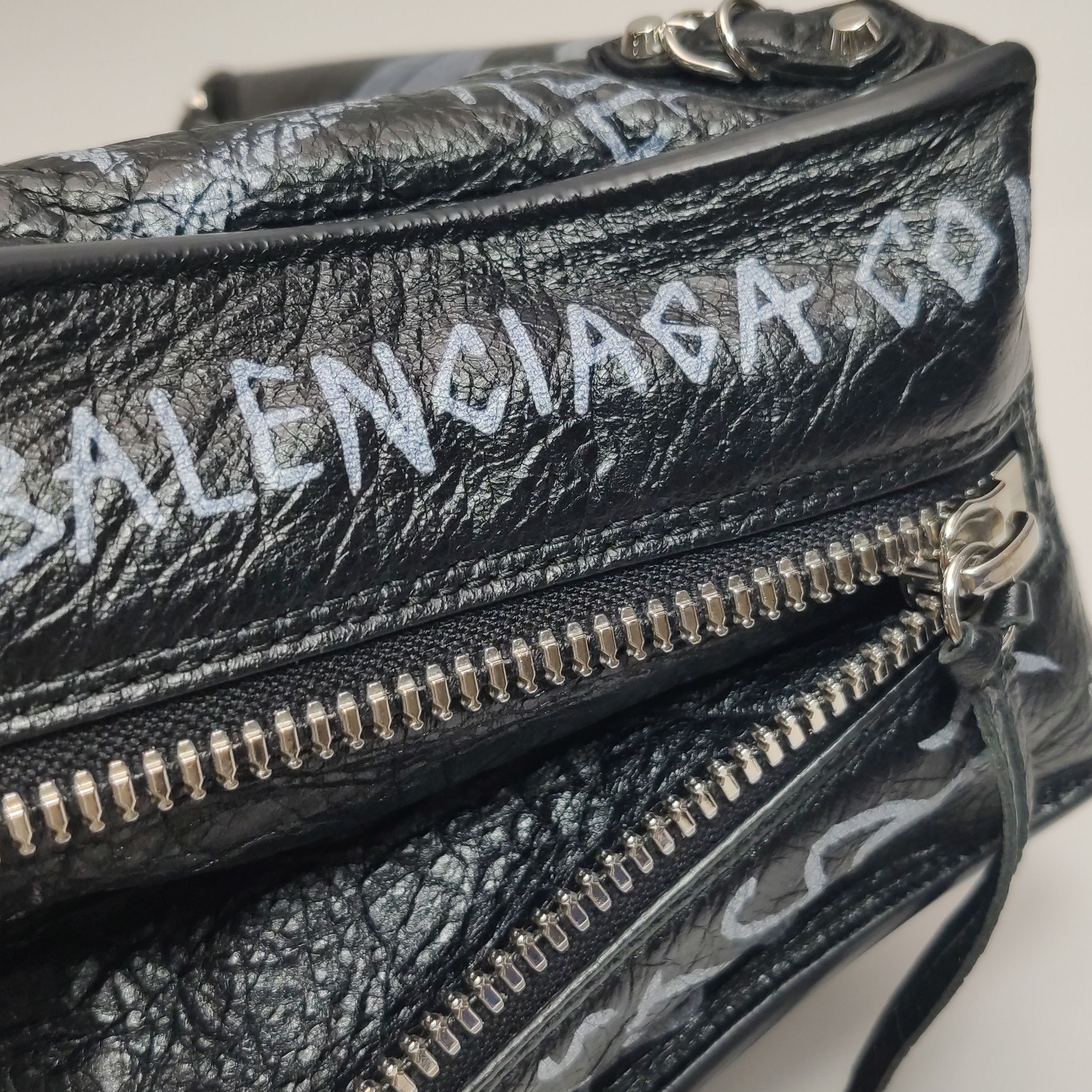 Balenciaga Balenciaga Women os Shoulder Bags Size ONE SIZE - 25 Thumbnail